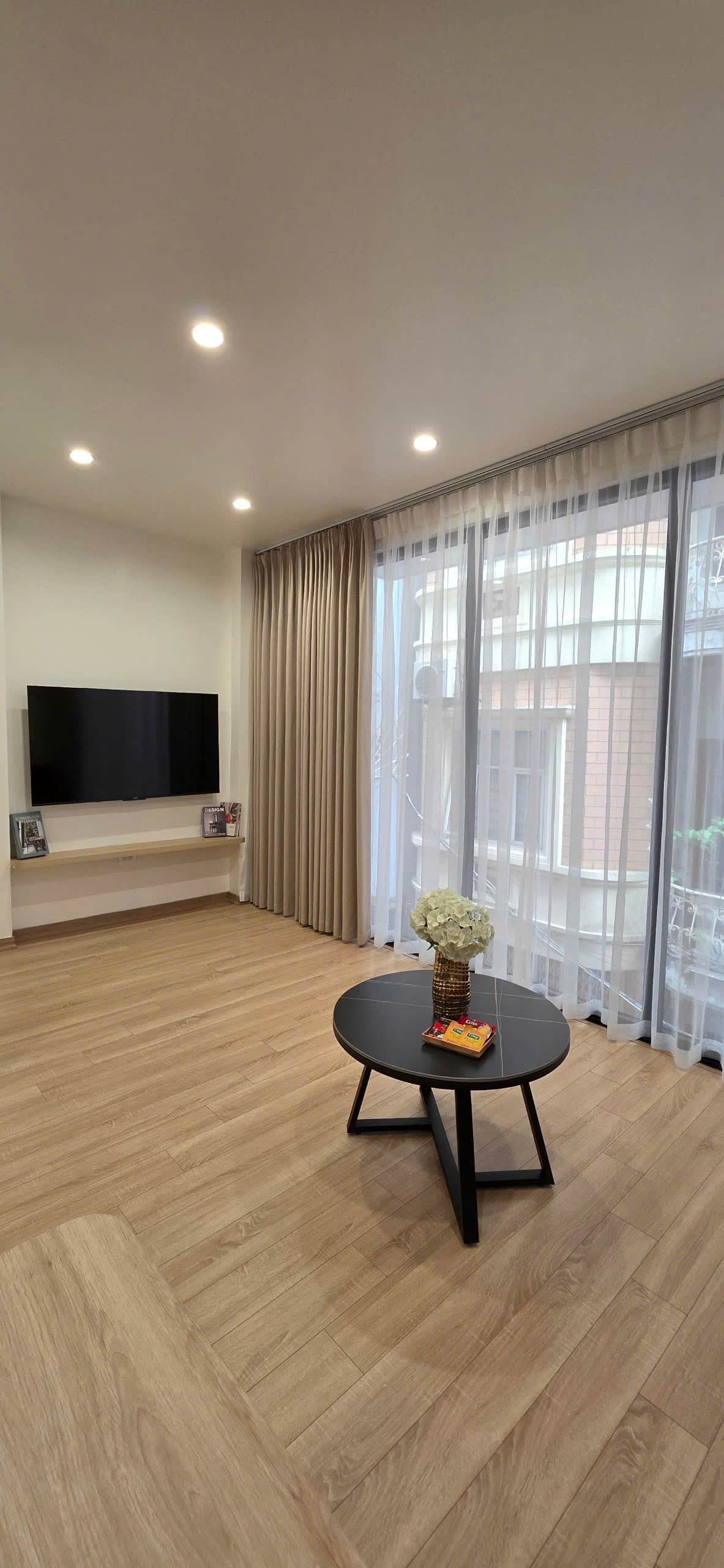 Căn hộ dịch vụ 1 phòng ngủ tại 535 Kim Mã | Tầng cao – View trung tâm thành phố | $800/tháng