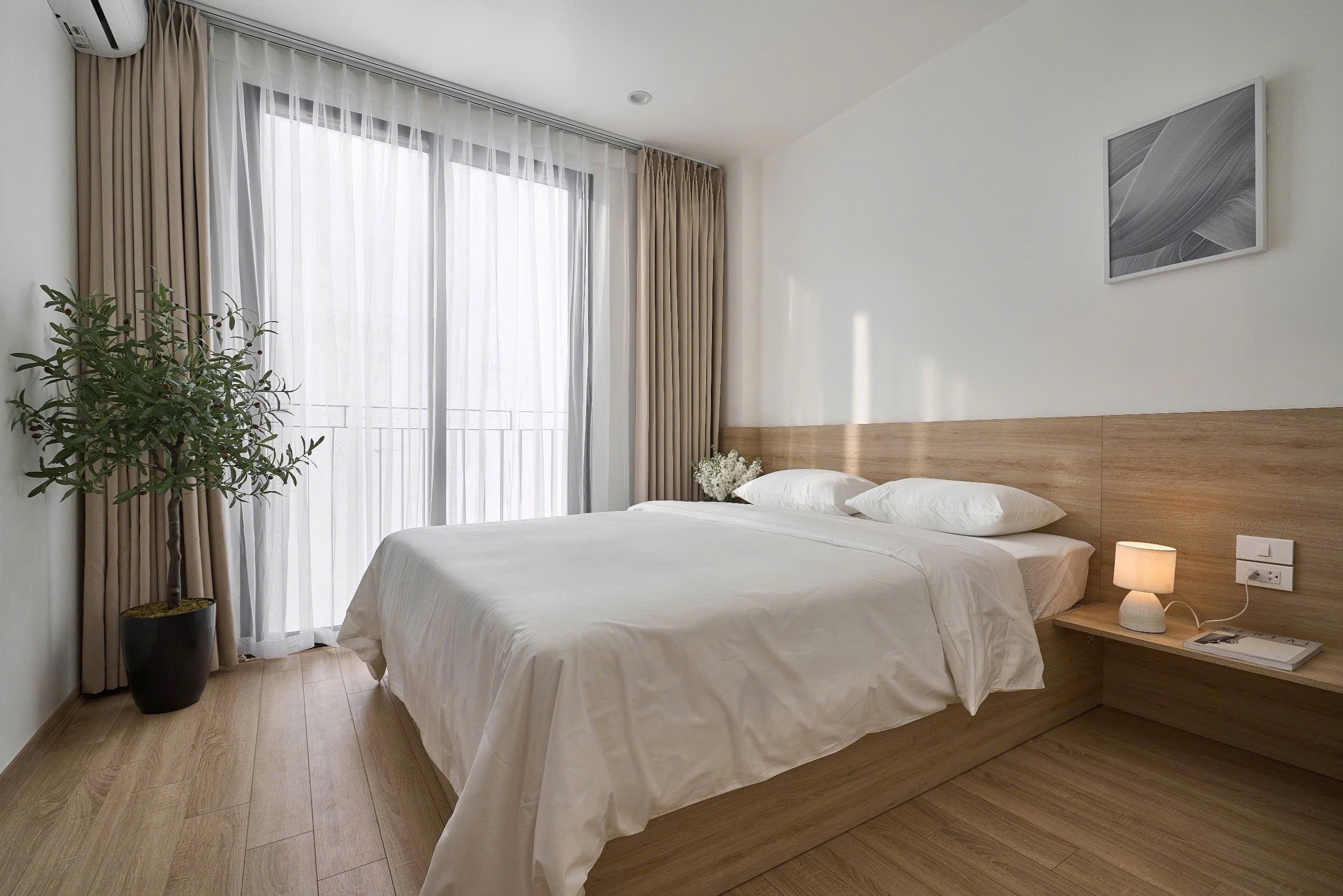 Căn hộ dịch vụ 1 phòng ngủ tại 535 Kim Mã | Tầng cao – View trung tâm thành phố | $800/tháng