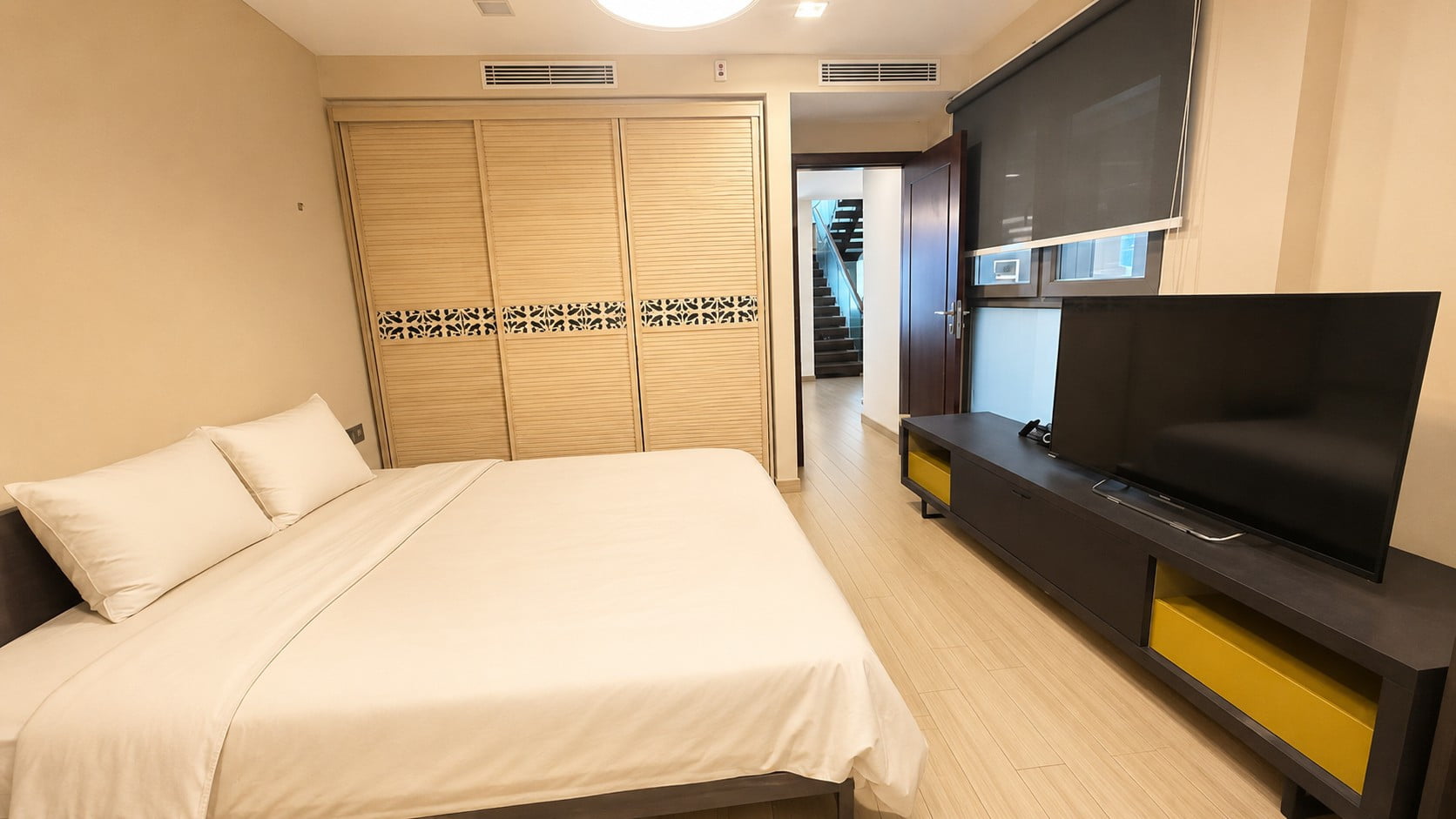 Căn hộ cao cấp 2 phòng ngủ 120m² View hồ Full tiện nghi Central Heating