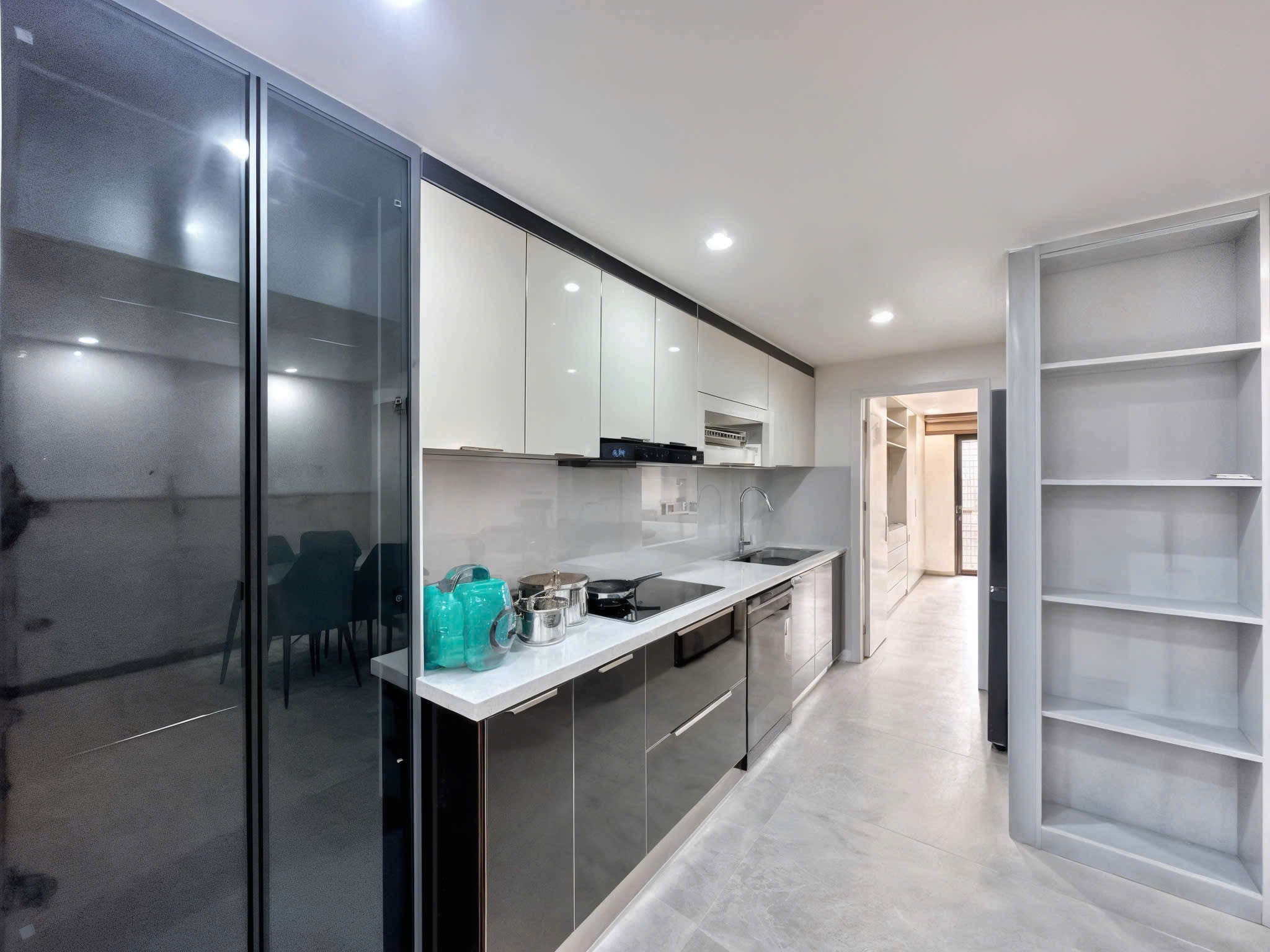 Căn hộ dịch vụ 1 phòng ngủ tầng cao rộng 90m2 tại Tô Ngọc Vân, Tây Hồ