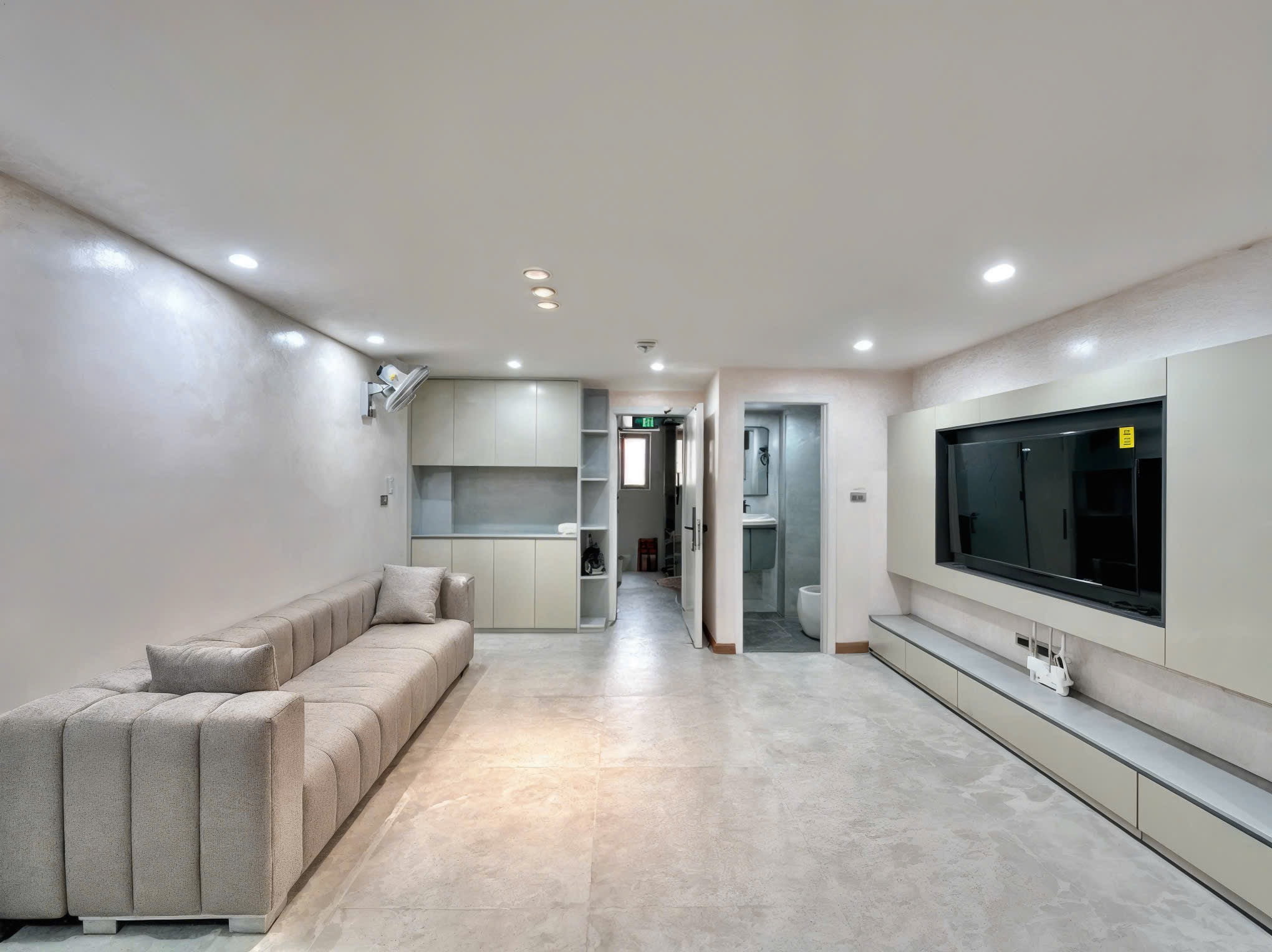 Căn hộ dịch vụ 1 phòng ngủ tầng cao rộng 90m2 tại Tô Ngọc Vân, Tây Hồ