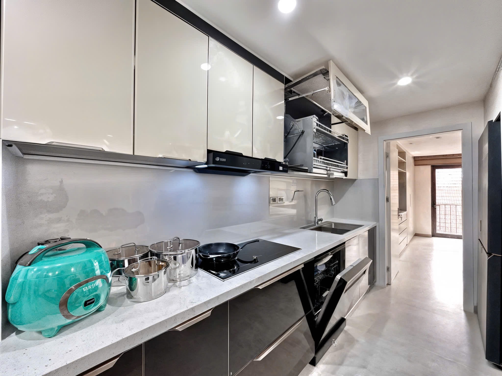 Căn hộ dịch vụ 1 phòng ngủ tầng cao rộng 90m2 tại Tô Ngọc Vân, Tây Hồ