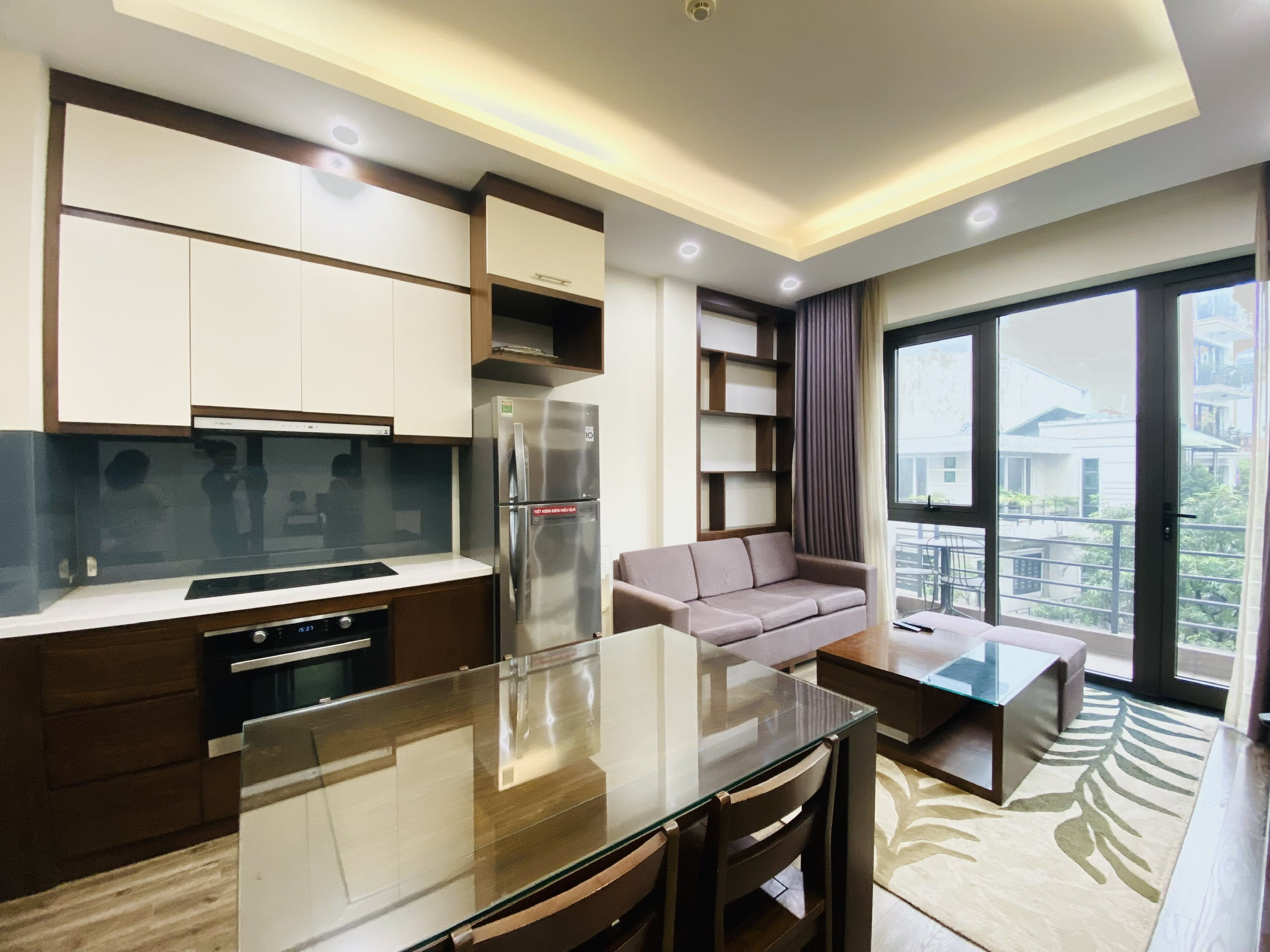 Cho thuê căn hộ dịch vụ 1 phòng ngủ tại 21 Tô Ngọc Vân có ban công đầy đủ nội thất