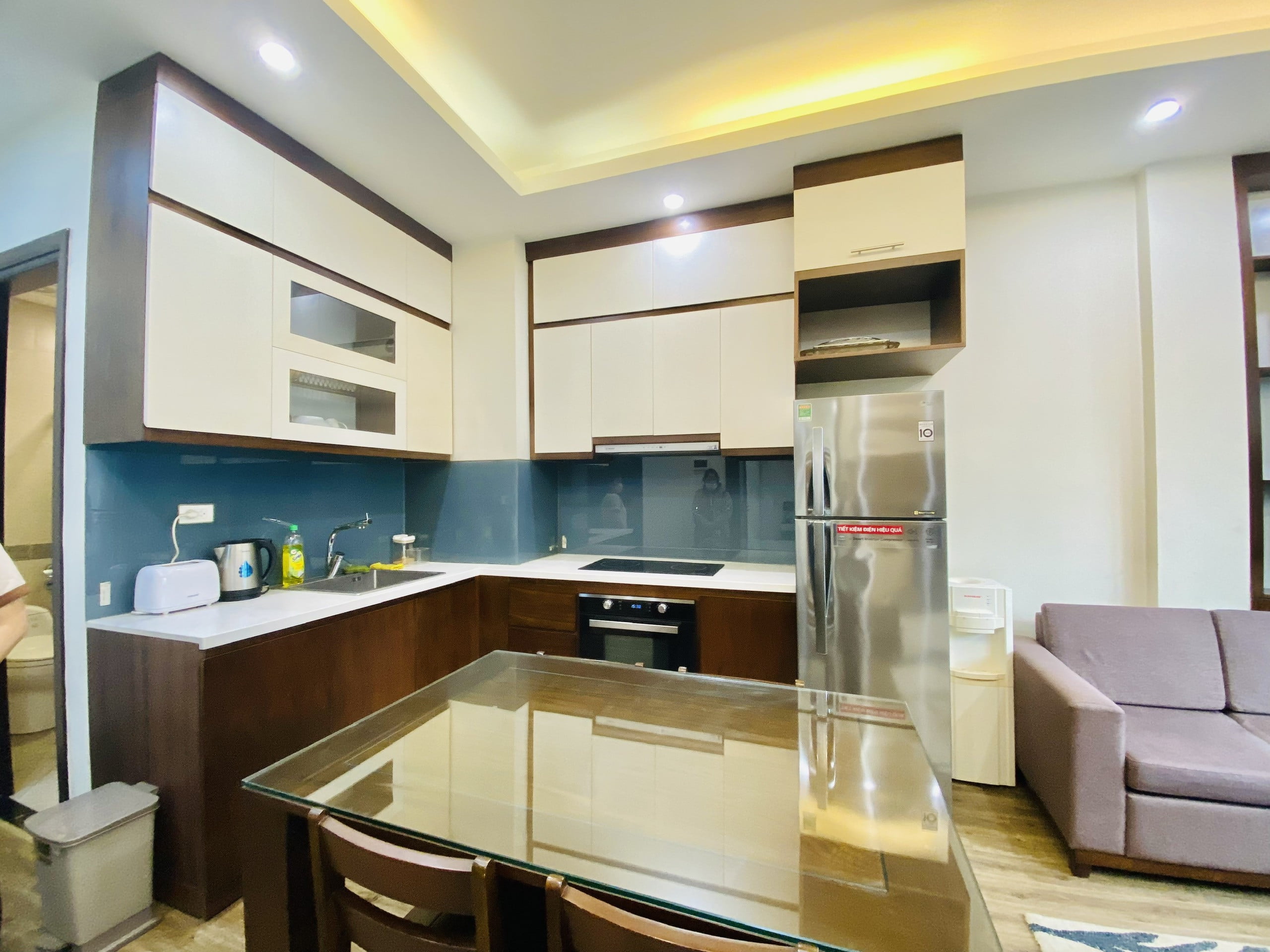Cho thuê căn hộ dịch vụ 1 phòng ngủ tại 21 Tô Ngọc Vân có ban công đầy đủ nội thất