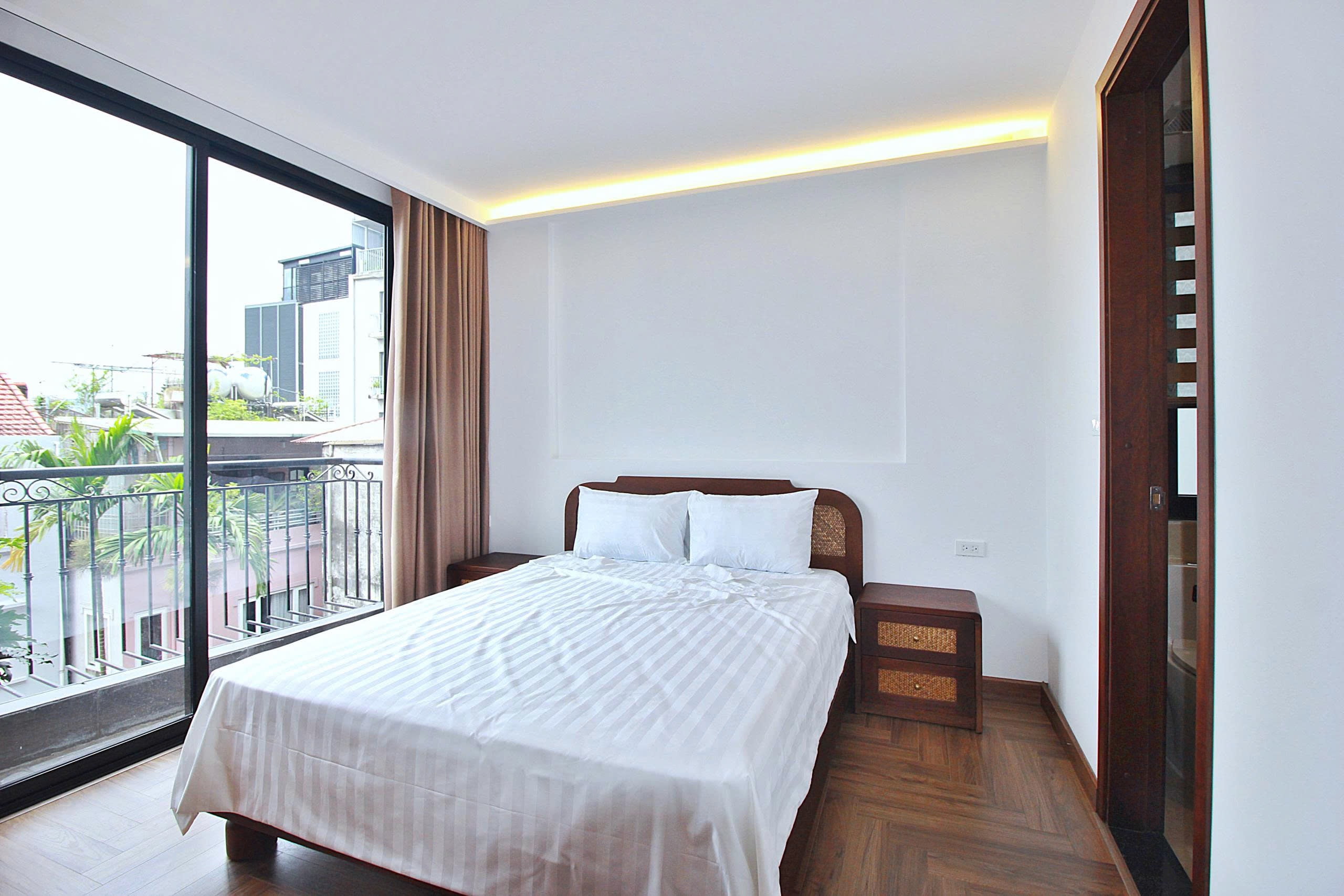 Cho thuê Căn hộ dịch vụ 2 phòng ngủ view Hồ Tây – Đặng Thai Mai