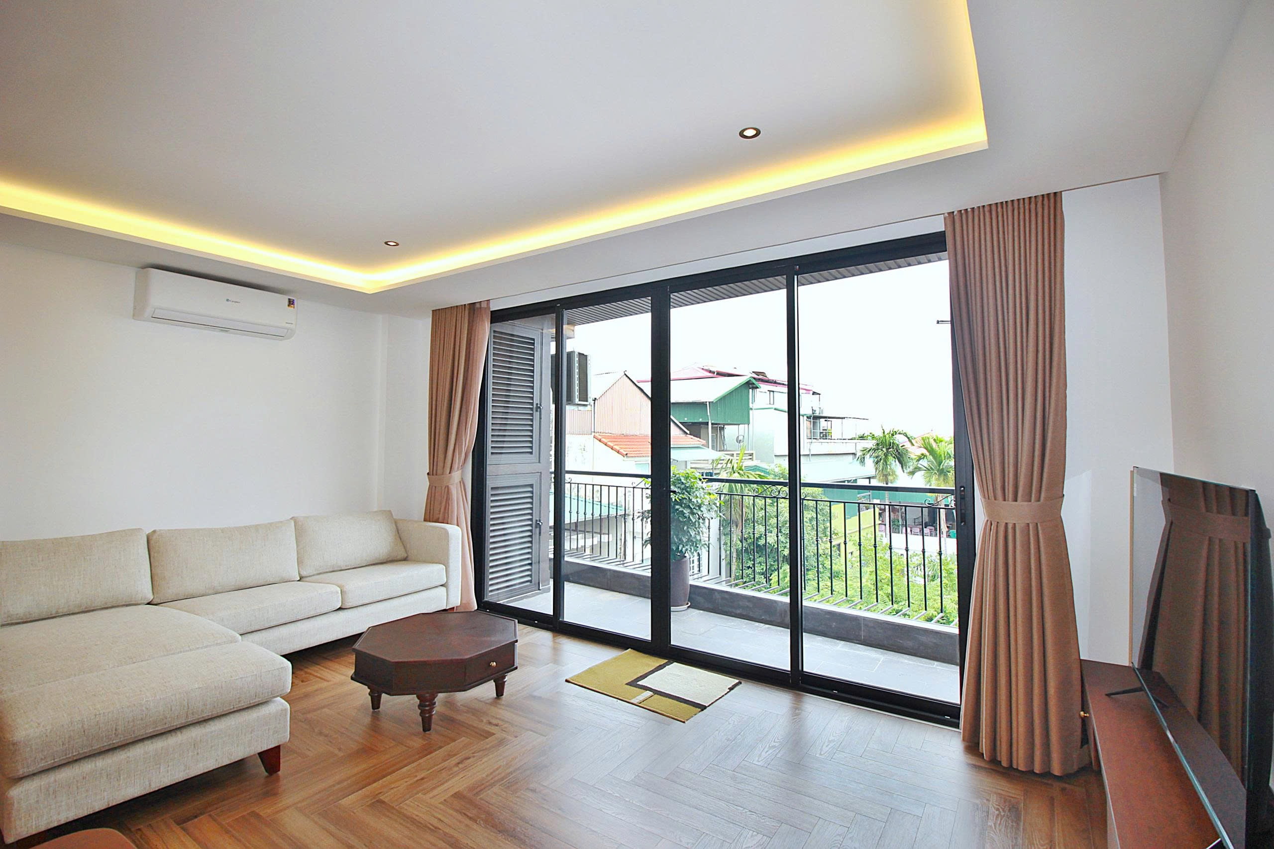 Cho thuê Căn hộ dịch vụ 2 phòng ngủ view Hồ Tây – Đặng Thai Mai