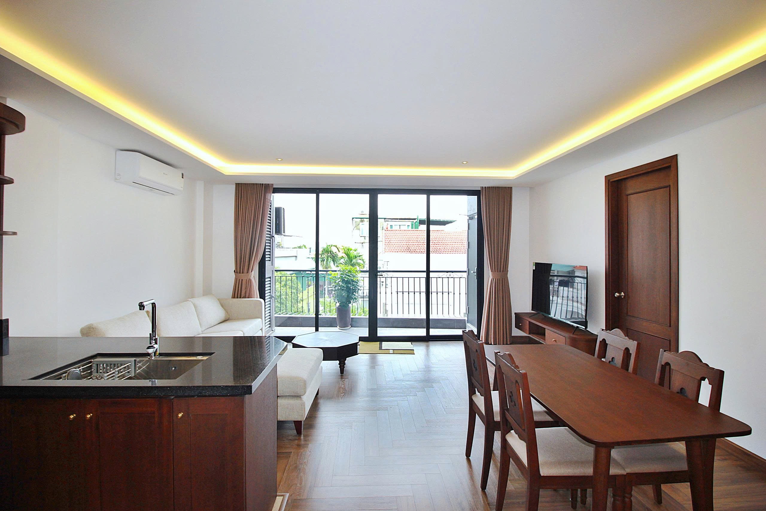 Cho thuê Căn hộ dịch vụ 2 phòng ngủ view Hồ Tây – Đặng Thai Mai