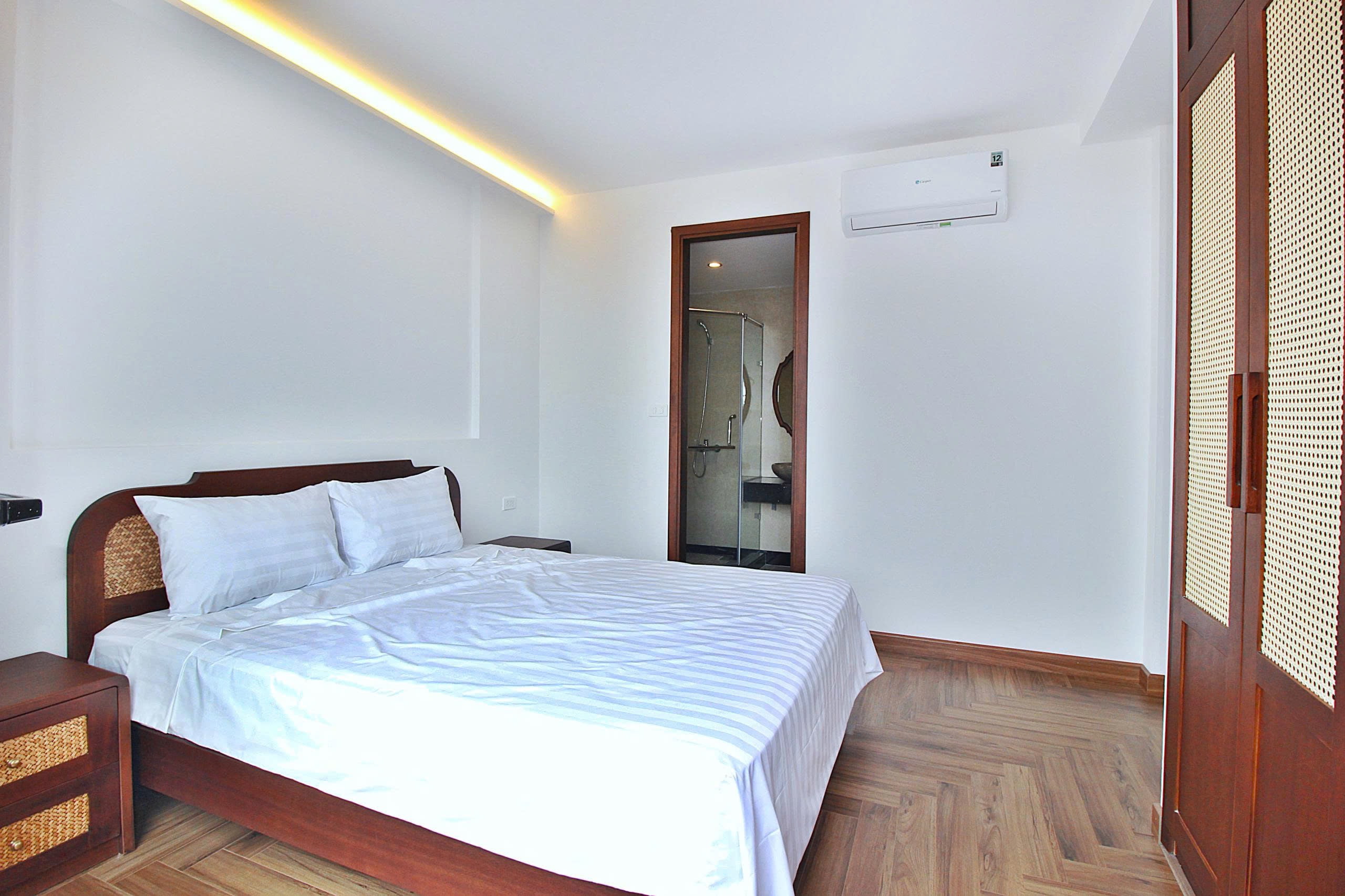 Cho thuê Căn hộ dịch vụ 2 phòng ngủ view Hồ Tây – Đặng Thai Mai