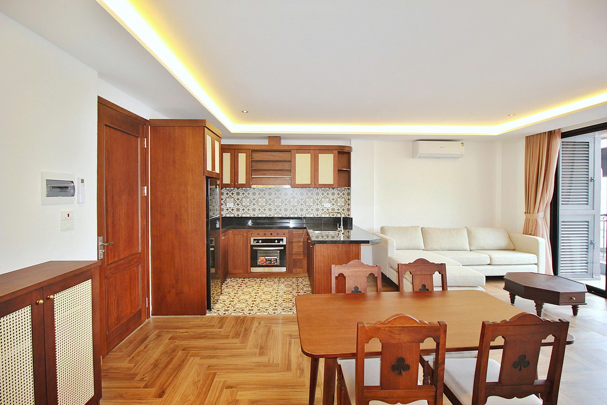 Cho thuê Căn hộ dịch vụ 2 phòng ngủ view Hồ Tây – Đặng Thai Mai