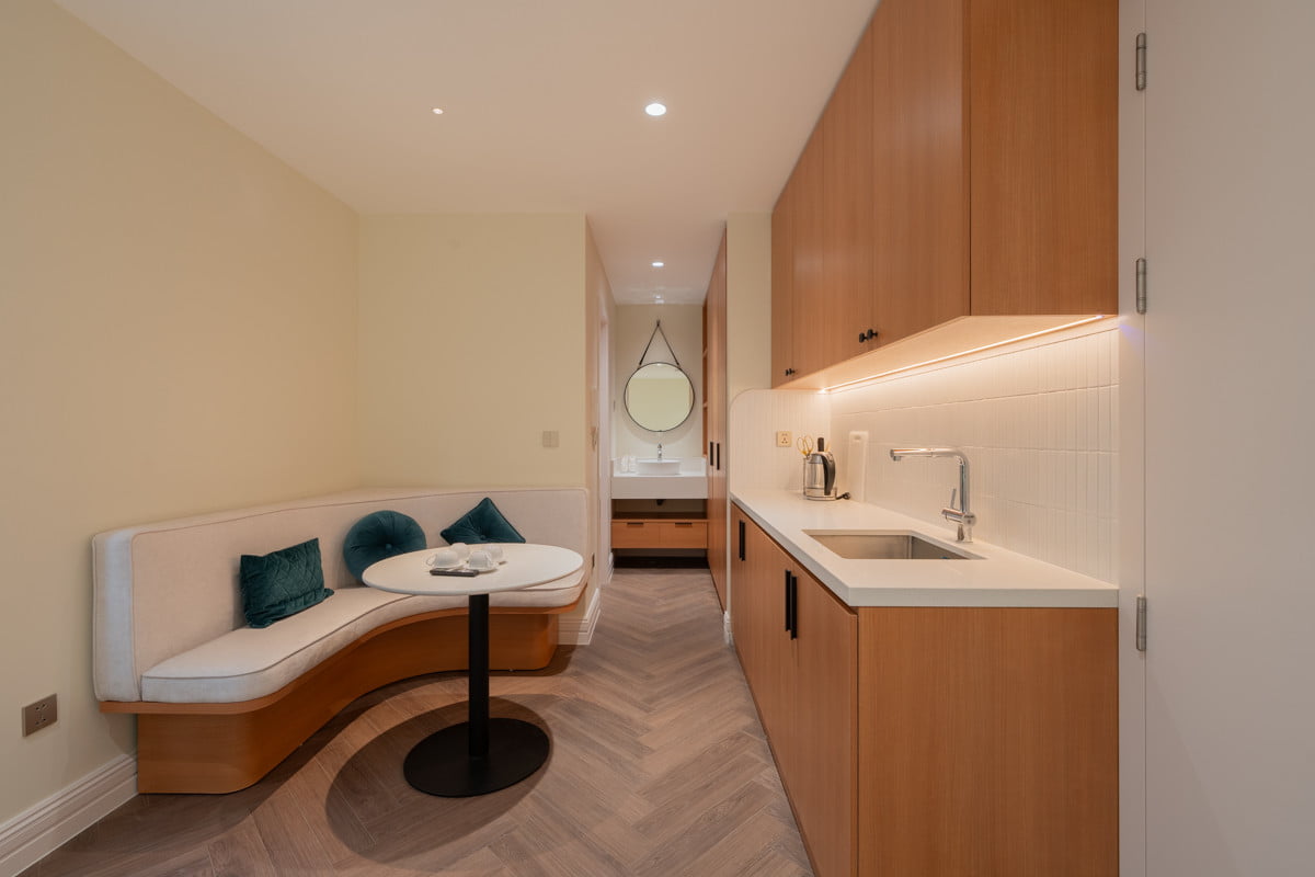 Studio Tối Giản Hiện Đại Đối Diện Hồ Tây Full Nội Thất