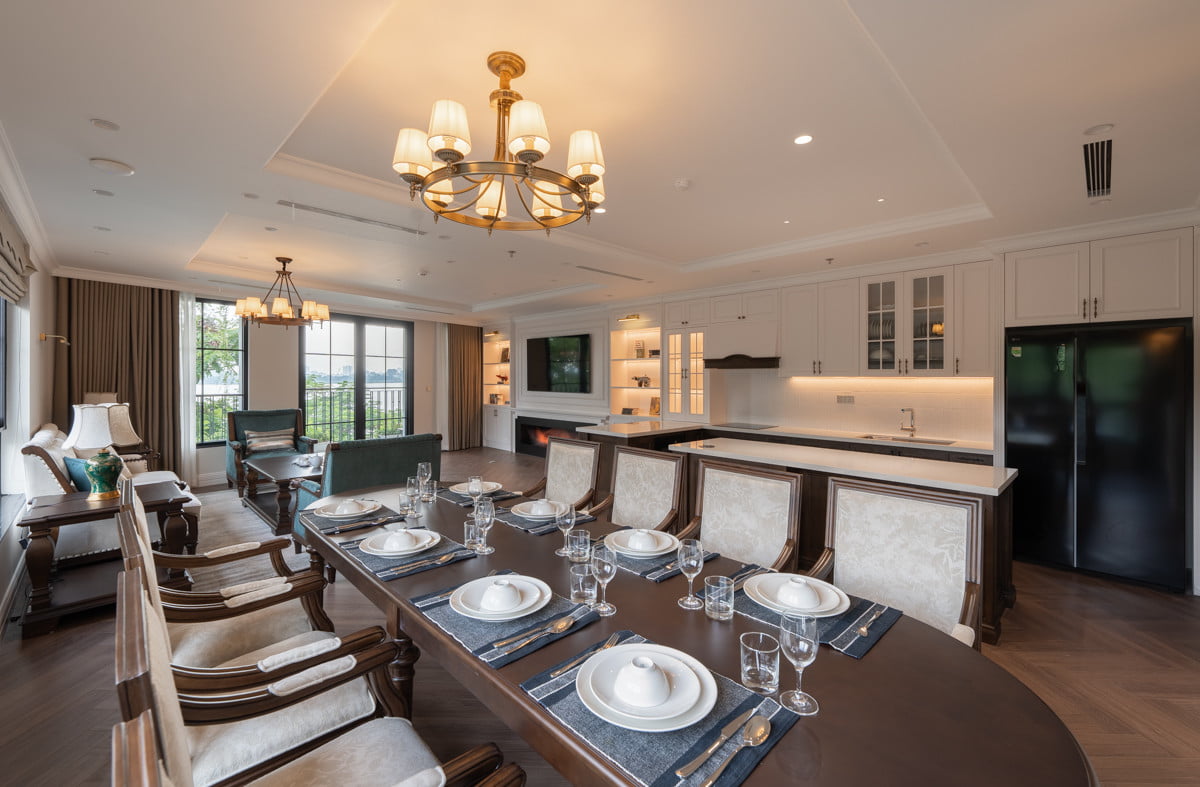 Căn Hộ 4 Phòng Ngủ View Toàn Cảnh Hồ Tây Với Ban Công Rộng 150m2