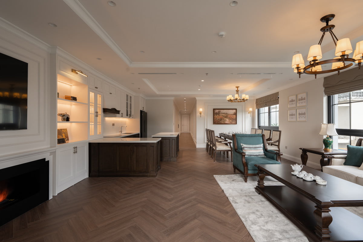 Căn Hộ 4 Phòng Ngủ View Toàn Cảnh Hồ Tây Với Ban Công Rộng 150m2