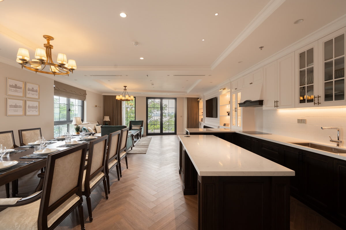 Căn Hộ 4 Phòng Ngủ View Toàn Cảnh Hồ Tây Với Ban Công Rộng 150m2