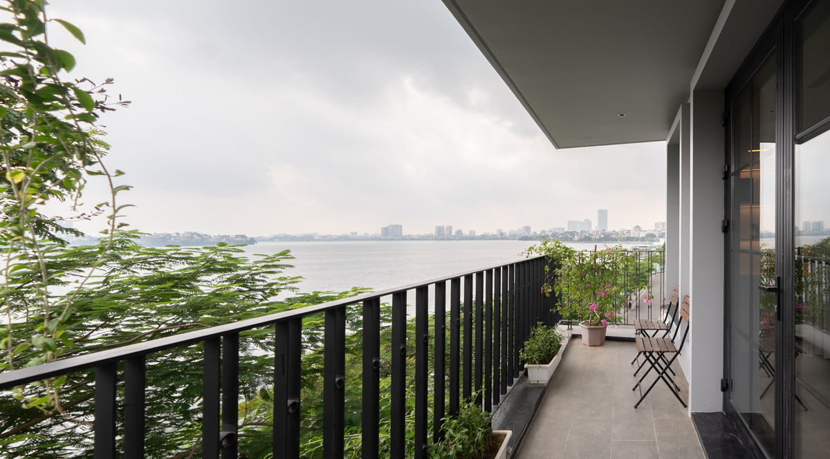 Căn Hộ 4 Phòng Ngủ View Toàn Cảnh Hồ Tây Với Ban Công Rộng 150m2