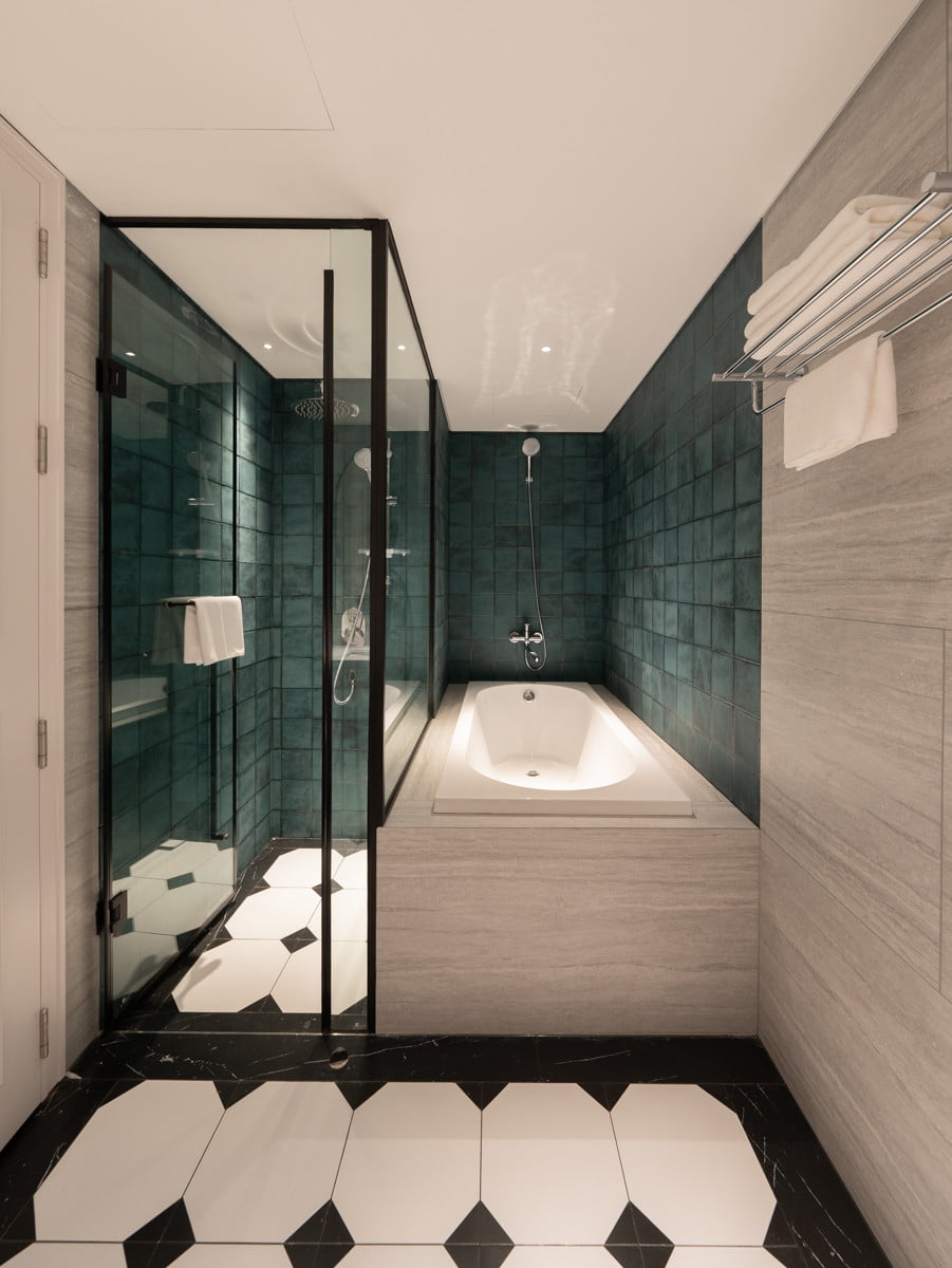 Căn Hộ 4 Phòng Ngủ View Toàn Cảnh Hồ Tây Với Ban Công Rộng 150m2