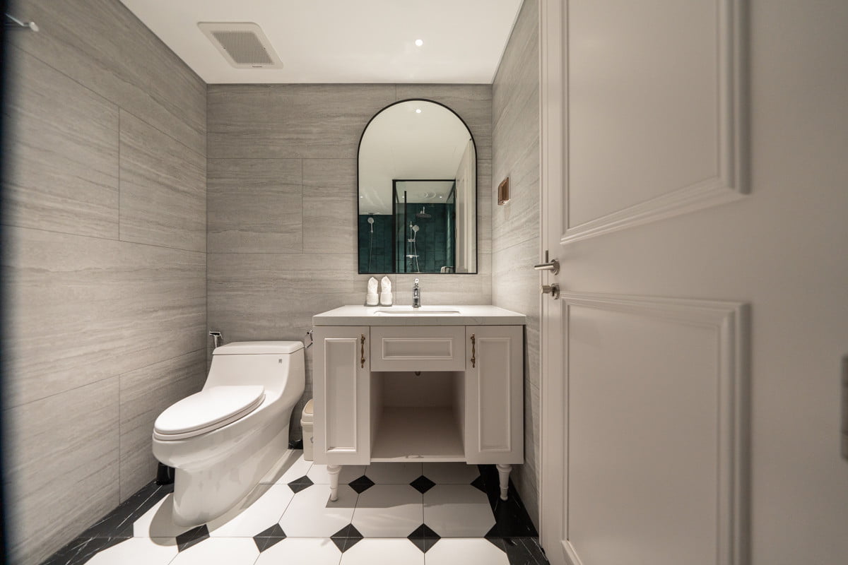 Căn Hộ 4 Phòng Ngủ View Toàn Cảnh Hồ Tây Với Ban Công Rộng 150m2