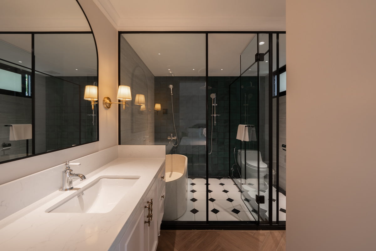 Căn Hộ 4 Phòng Ngủ View Toàn Cảnh Hồ Tây Với Ban Công Rộng 150m2