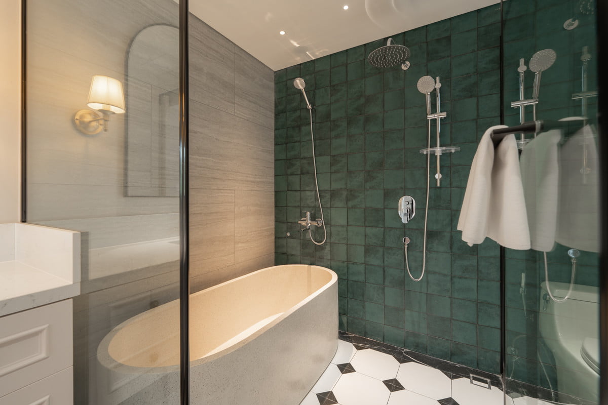 Căn Hộ 4 Phòng Ngủ View Toàn Cảnh Hồ Tây Với Ban Công Rộng 150m2
