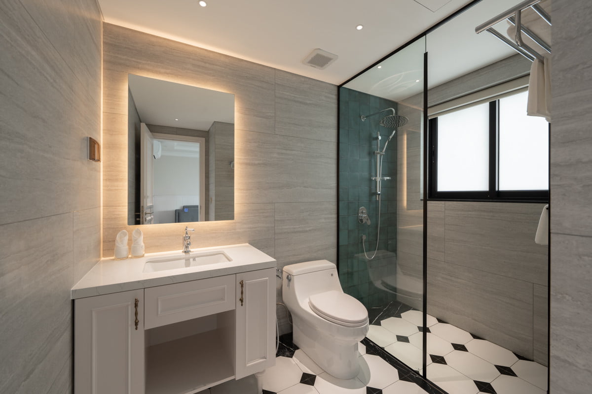 Căn Hộ 4 Phòng Ngủ View Toàn Cảnh Hồ Tây Với Ban Công Rộng 150m2