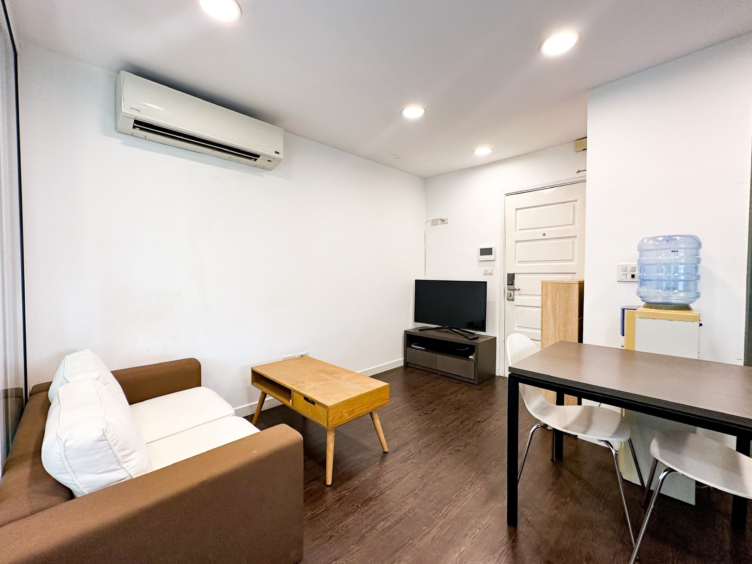 Căn Hộ Dịch Vụ 1 Phòng Ngủ Hiện Đại Có Ban Công Tại Tô Ngọc Vân