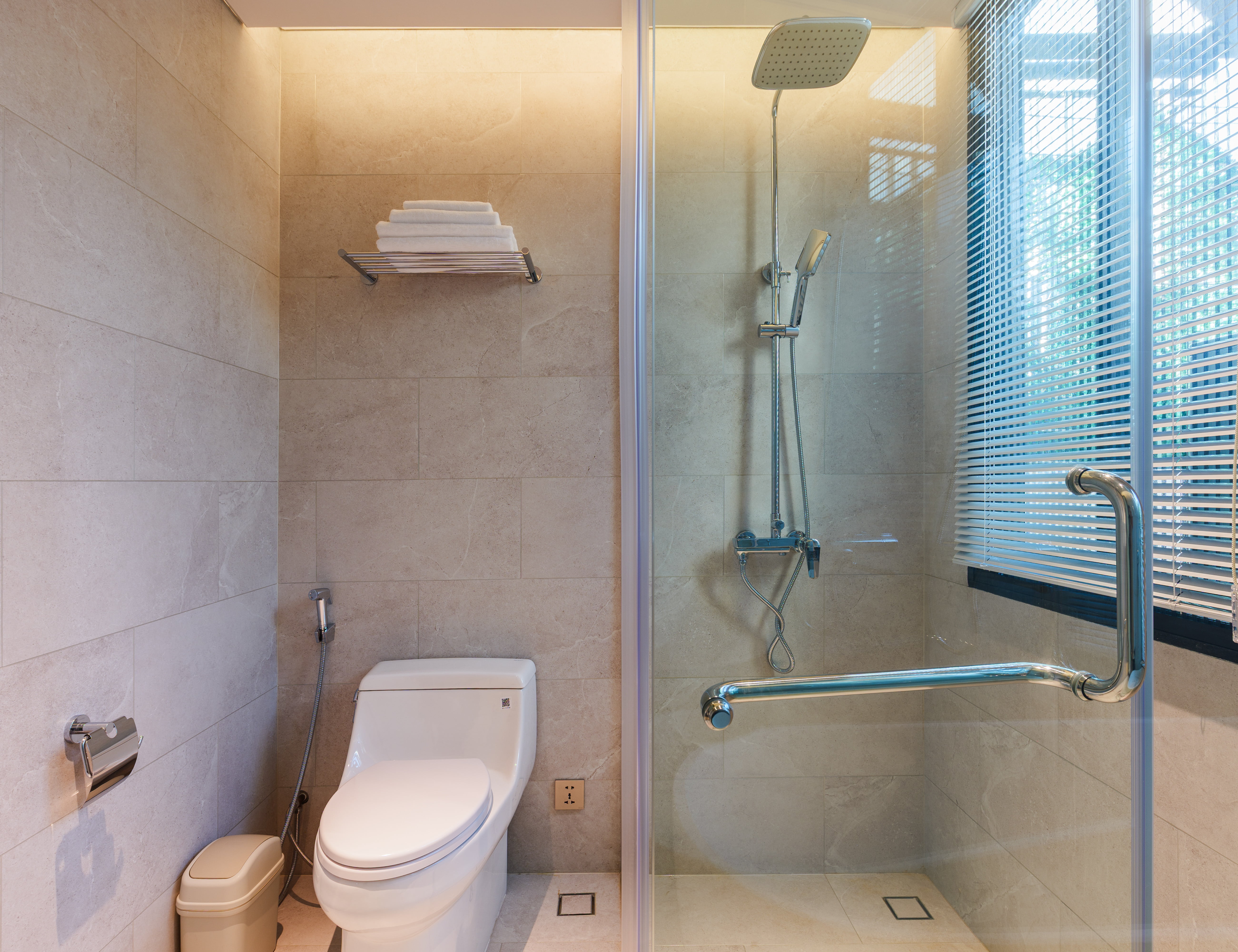 Căn Hộ 1 Phòng Ngủ View Toàn Cảnh Hồ Tây Full Nội Thất 100m2 Có Hiên Nhà