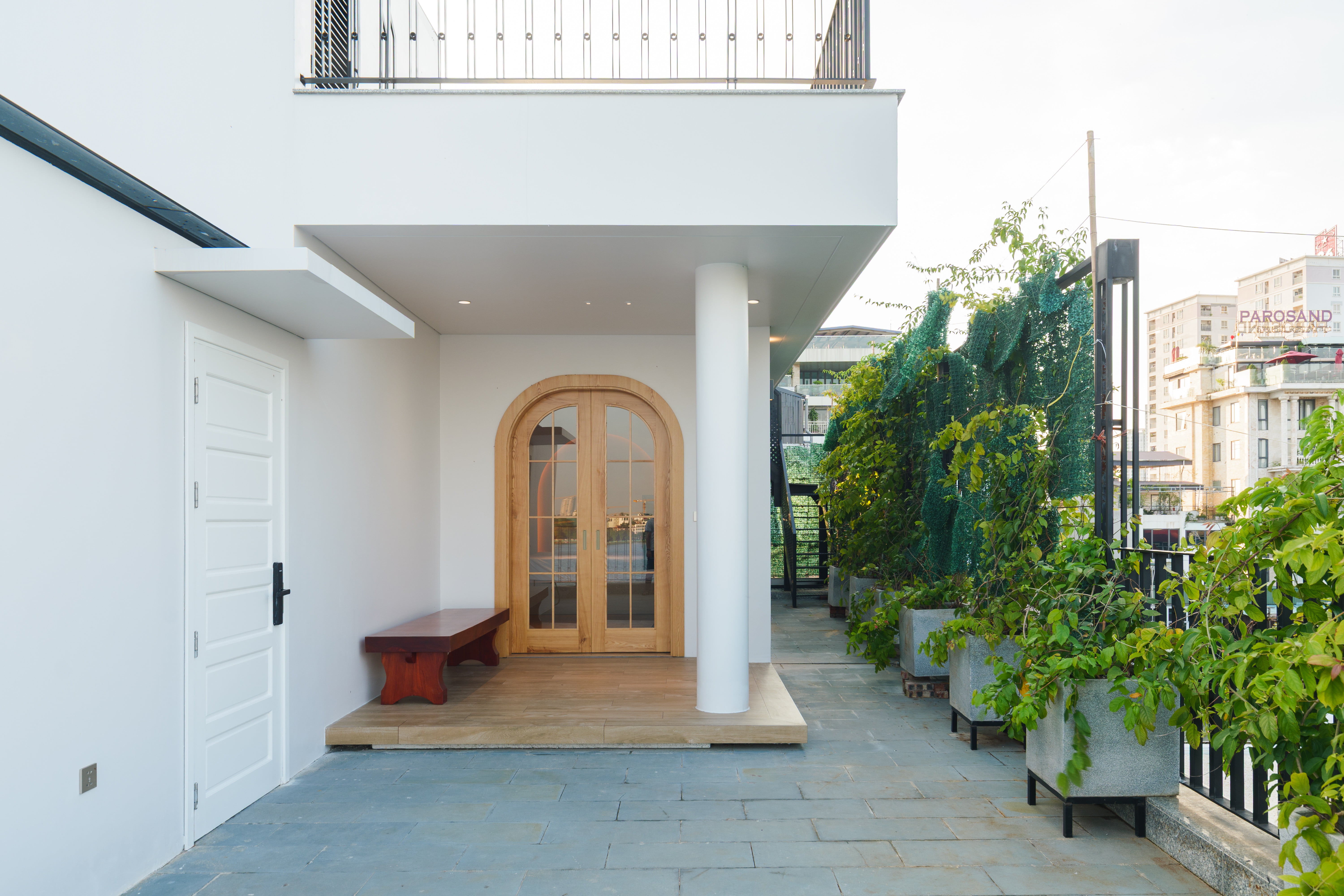Căn Hộ 1 Phòng Ngủ View Toàn Cảnh Hồ Tây Full Nội Thất 100m2 Có Hiên Nhà