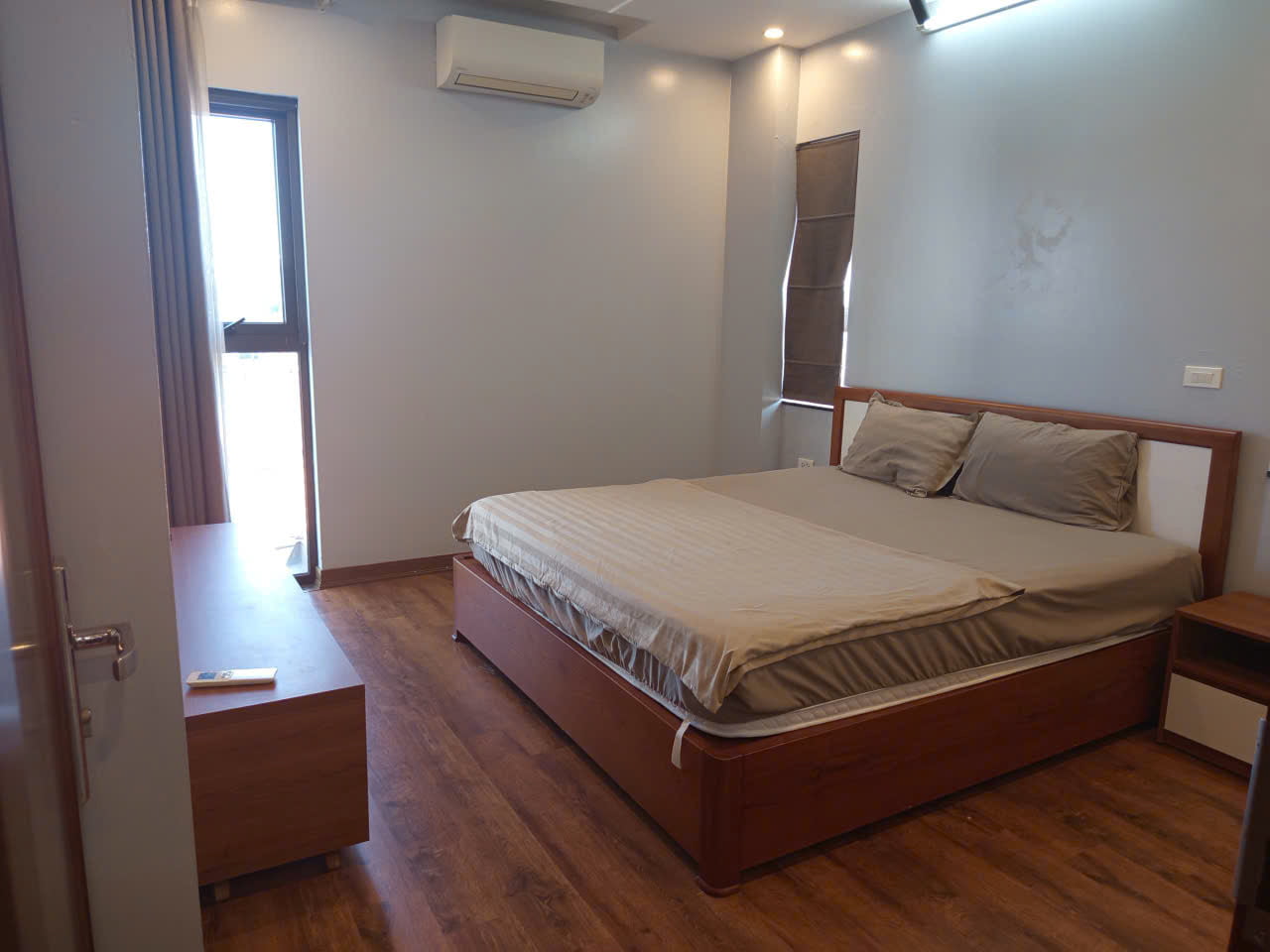 Cho thuê căn hộ dịch vụ cao cấp tại Phố Trịnh Công Sơn Tây Hồ