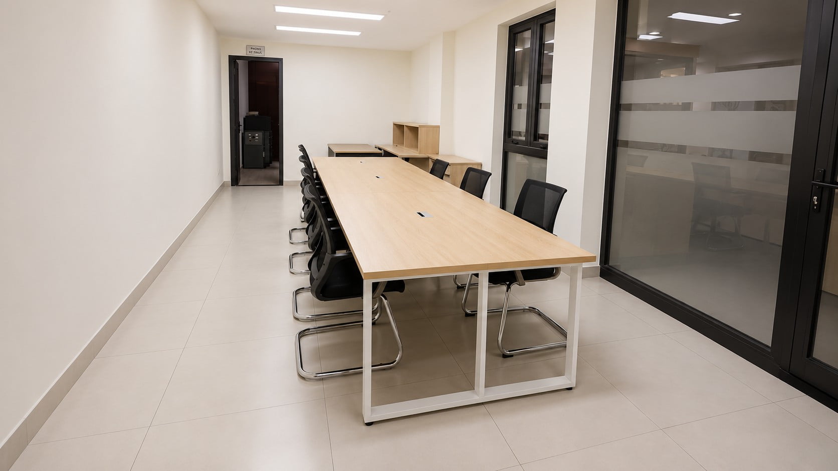 Văn Phòng 45m2 Setup Sẵn Bàn Ghế Và Phòng Họp Cho Thuê ở Kim Mã