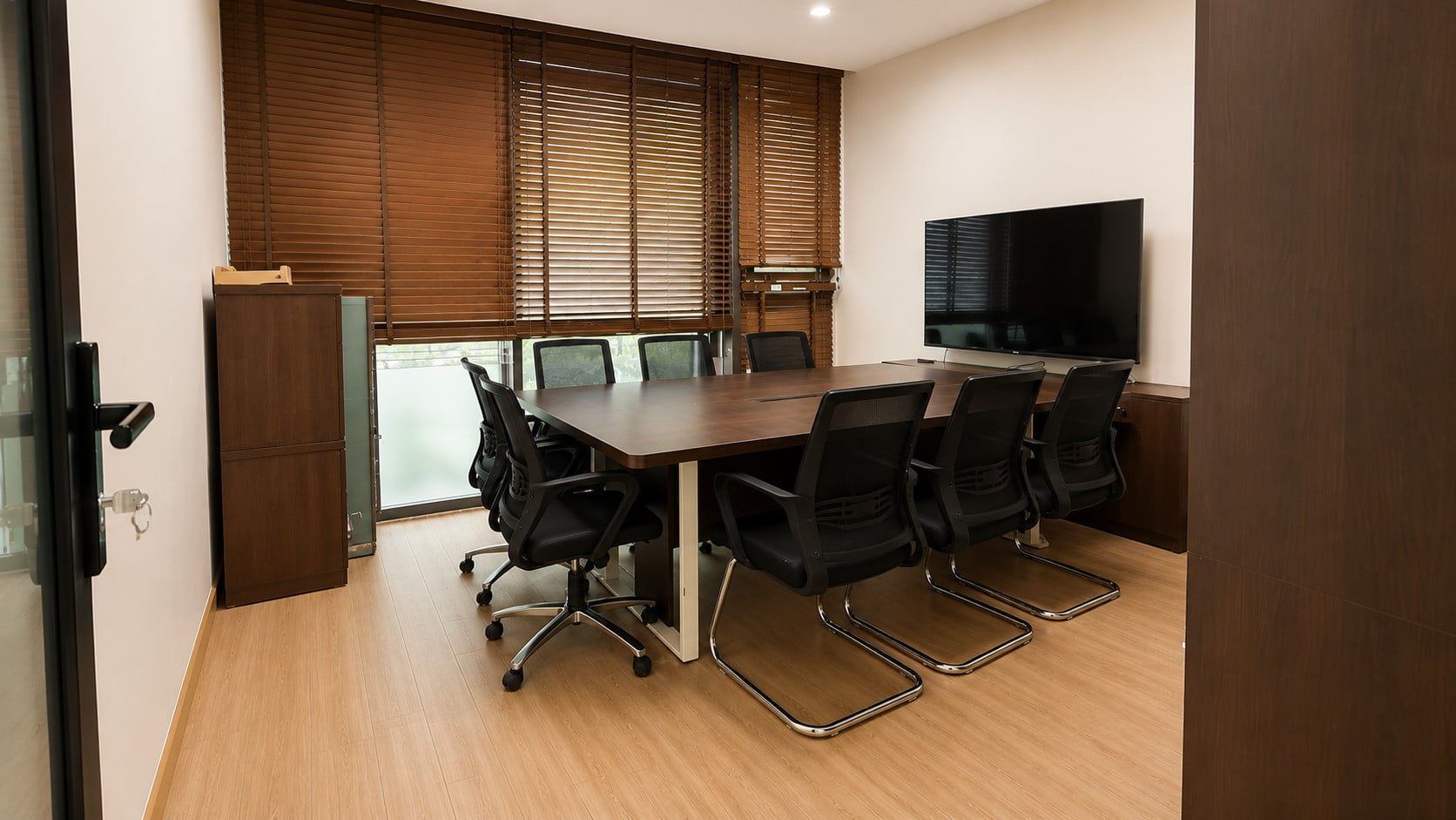 Văn Phòng 45m2 Setup Sẵn Bàn Ghế Và Phòng Họp Cho Thuê ở Kim Mã