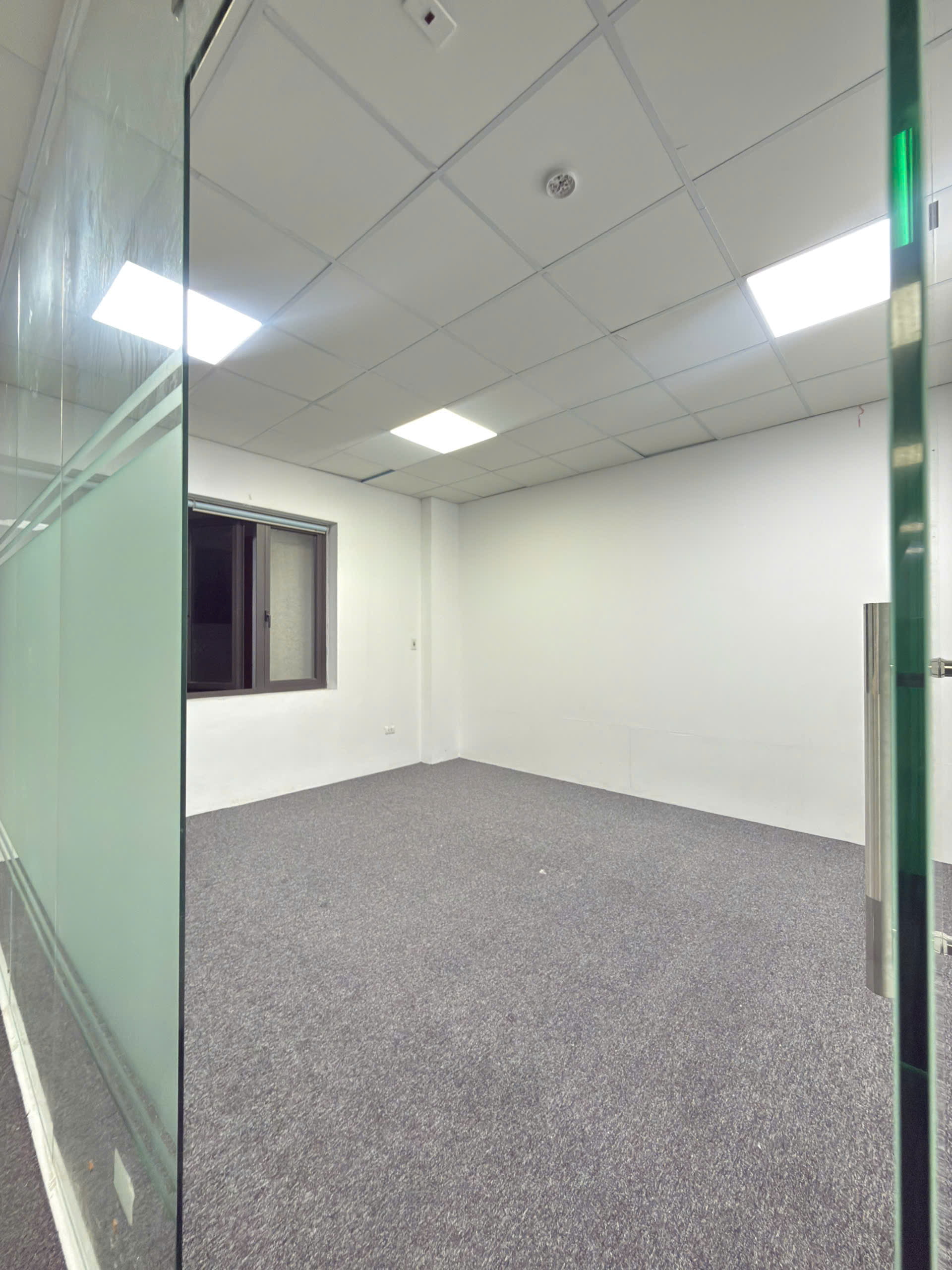Cho thuê văn phòng 210m2 tại Triều Khúc mặt bằng vuông dễ setup