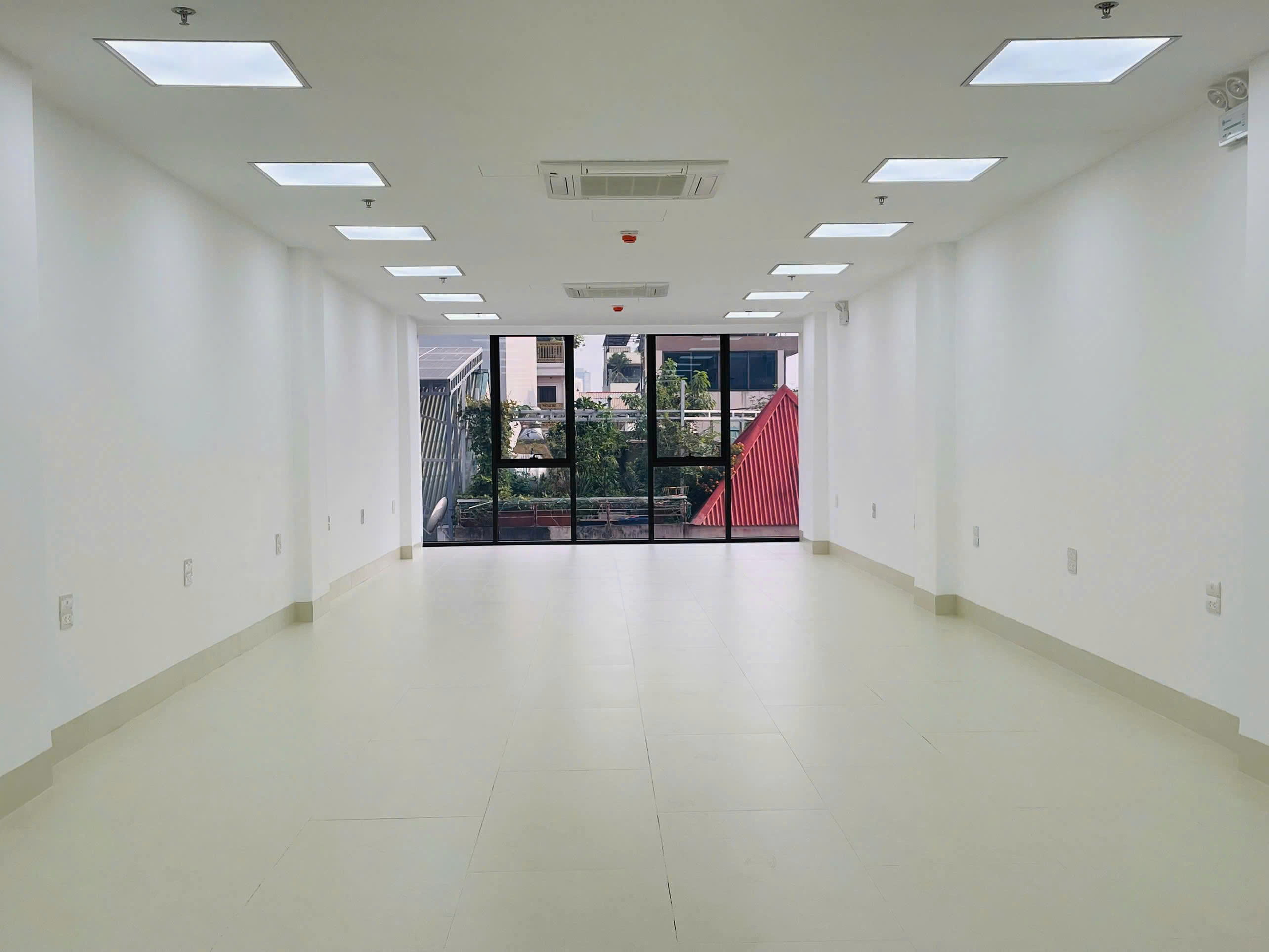 Cho thuê văn phòng mới 100m2 tại Hoàng Văn Thái