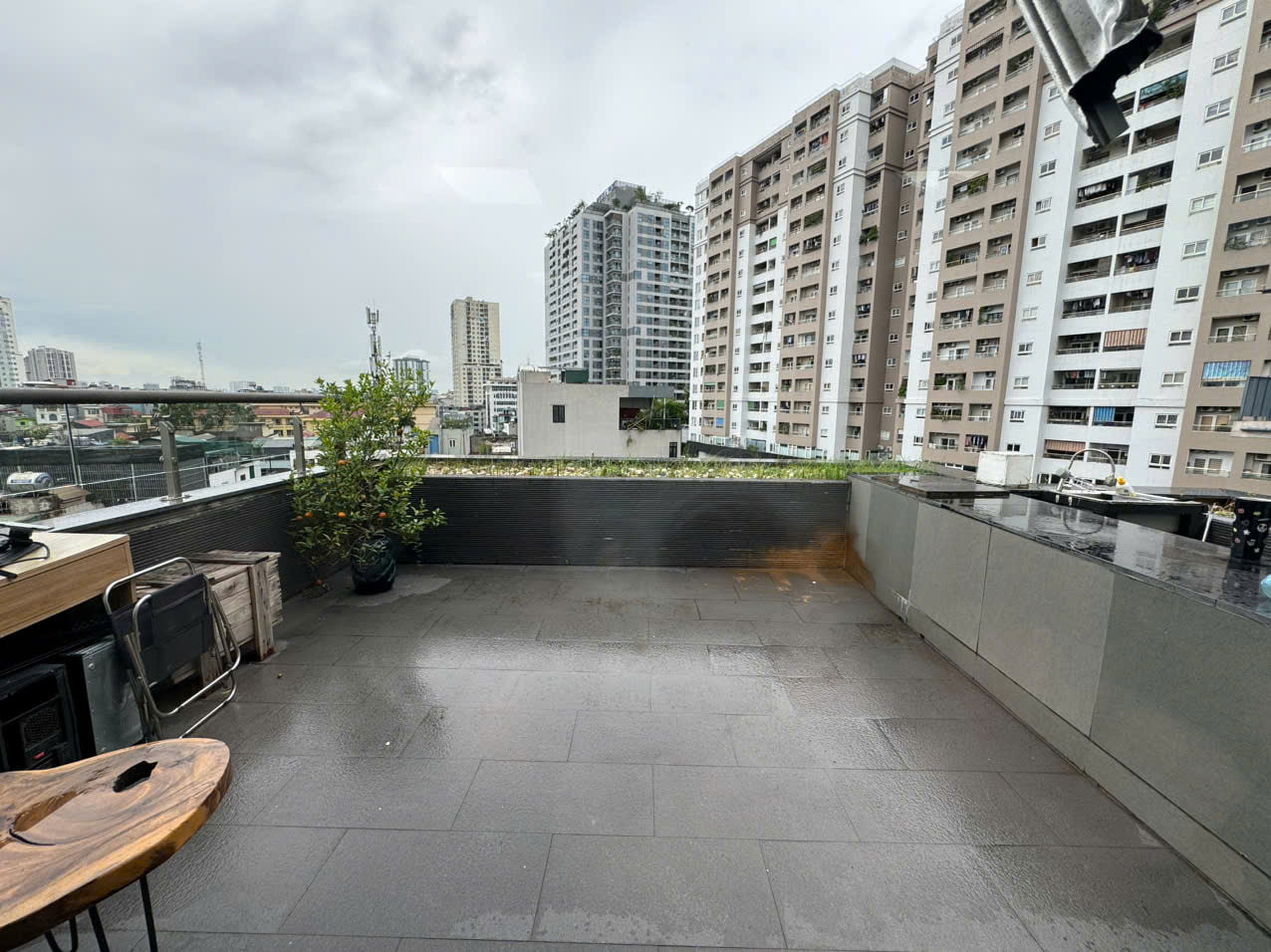 Cho thuê văn phòng 70m2 rộng có ban công thoáng ở Vũ Trọng Phụng