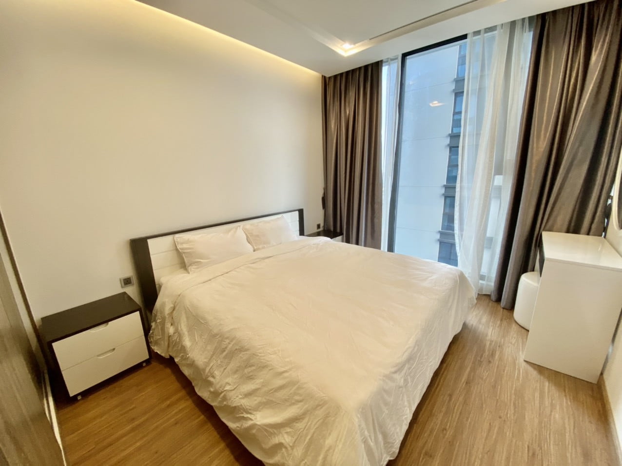 Căn Hộ 1 Phòng Ngủ Vinhome Metropolis Có Ban Công Và Nội Thất Cao Cấp