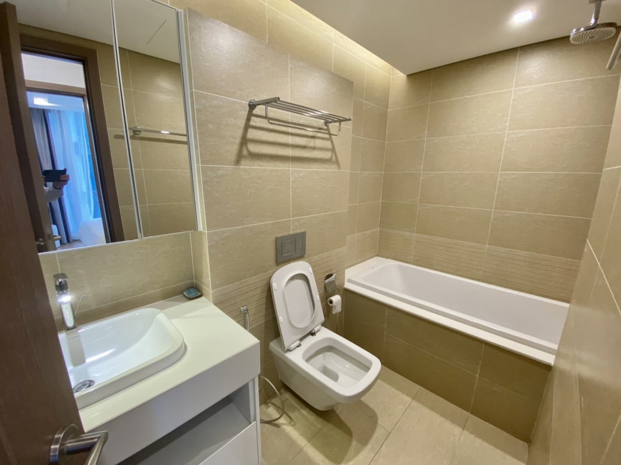 Căn Hộ 1 Phòng Ngủ Vinhome Metropolis Có Ban Công Và Nội Thất Cao Cấp