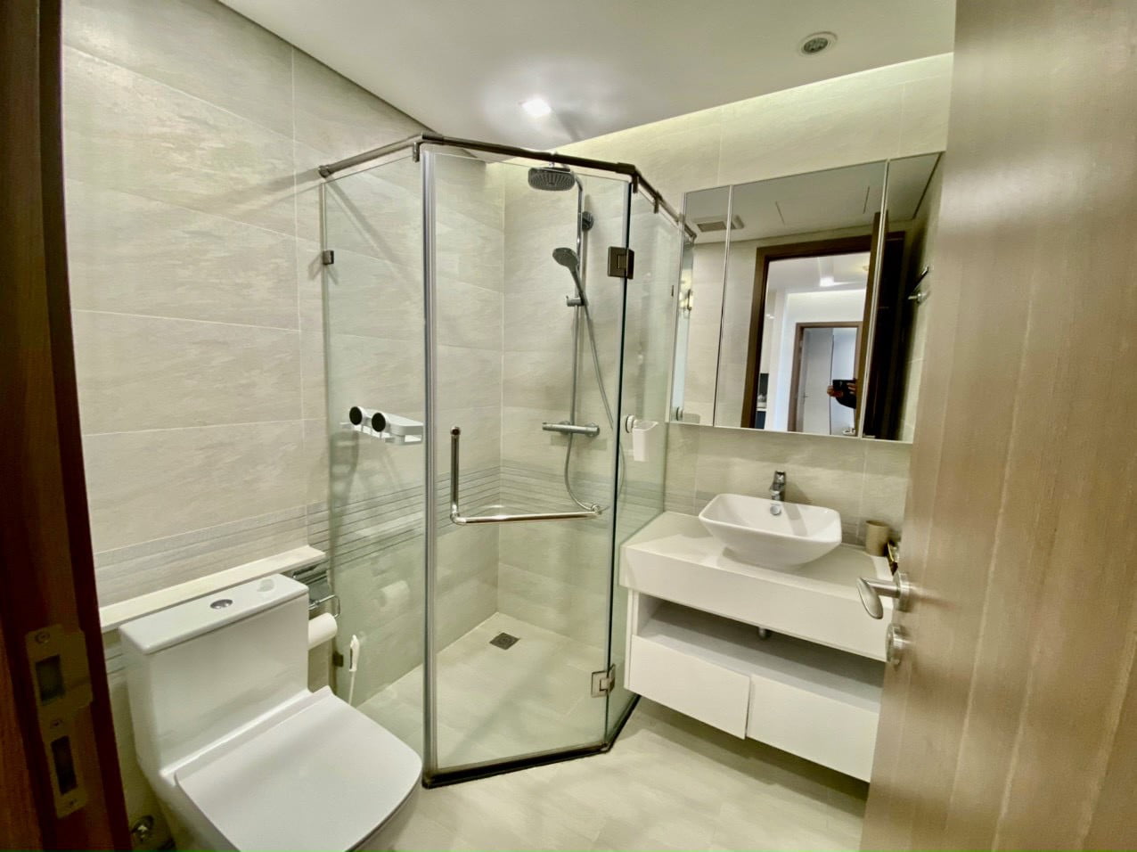 Căn Hộ 2 Phòng Ngủ Hiện Đại Tại Ba Đình Với Tiện Ích Cao Cấp