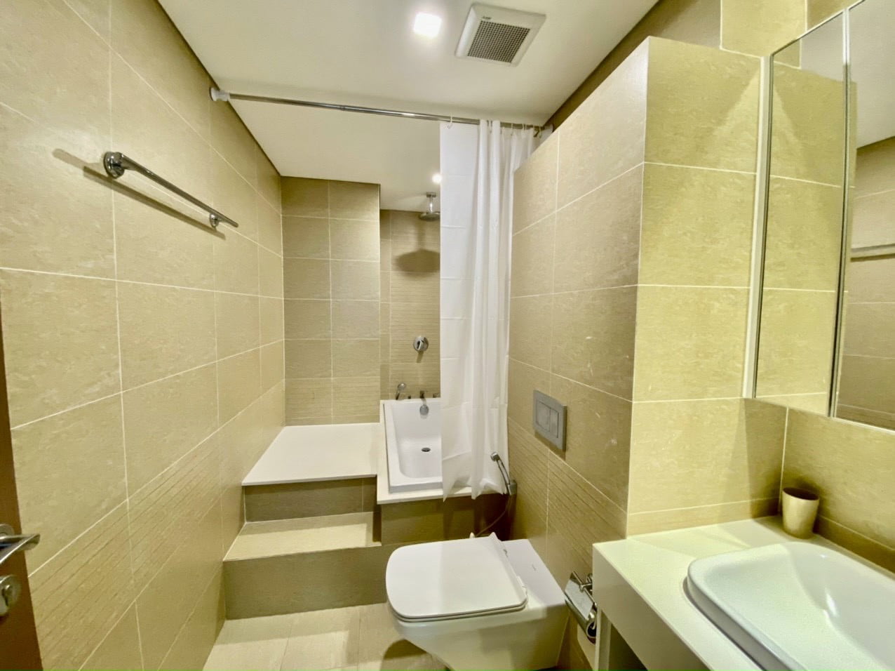 Căn Hộ 2 Phòng Ngủ Hiện Đại Tại Ba Đình Với Tiện Ích Cao Cấp