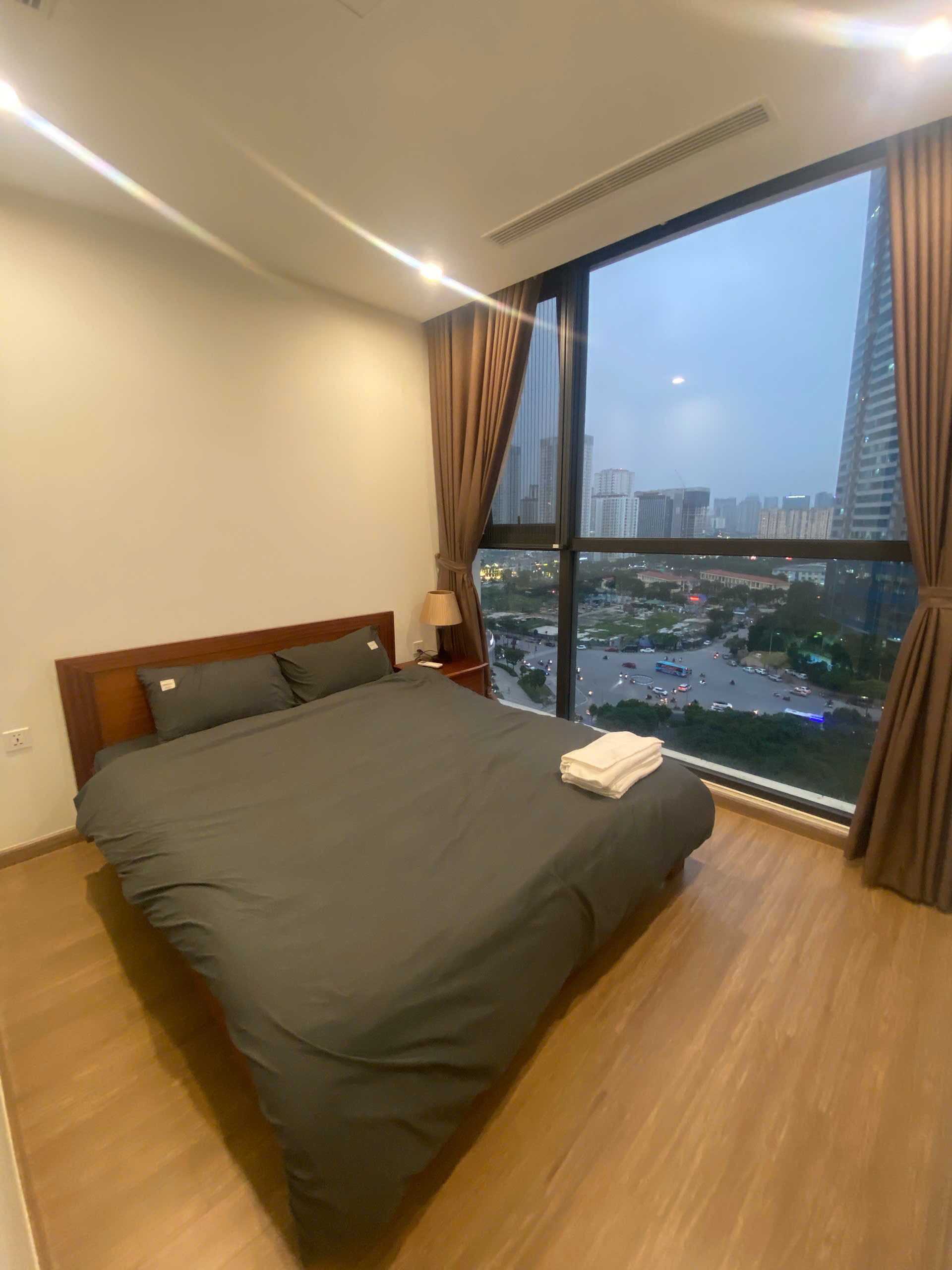 Cho thuê căn hộ cao cấp Vinhomes Skylake – 100m², 2N2VS, tầng cao Phạm Hùng, Hà Nội