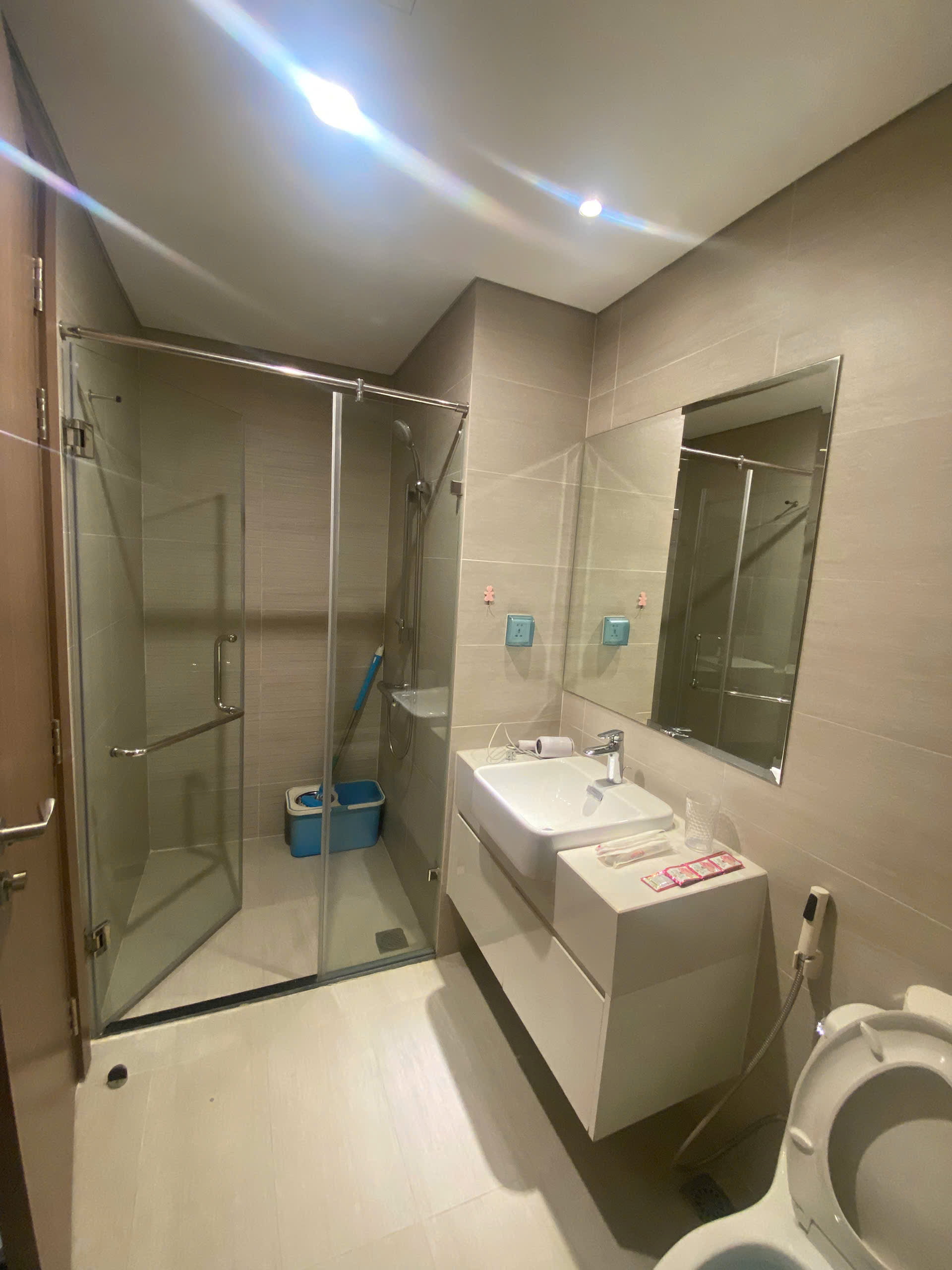 Cho thuê căn hộ cao cấp Vinhomes Skylake – 100m², 2N2VS, tầng cao Phạm Hùng, Hà Nội