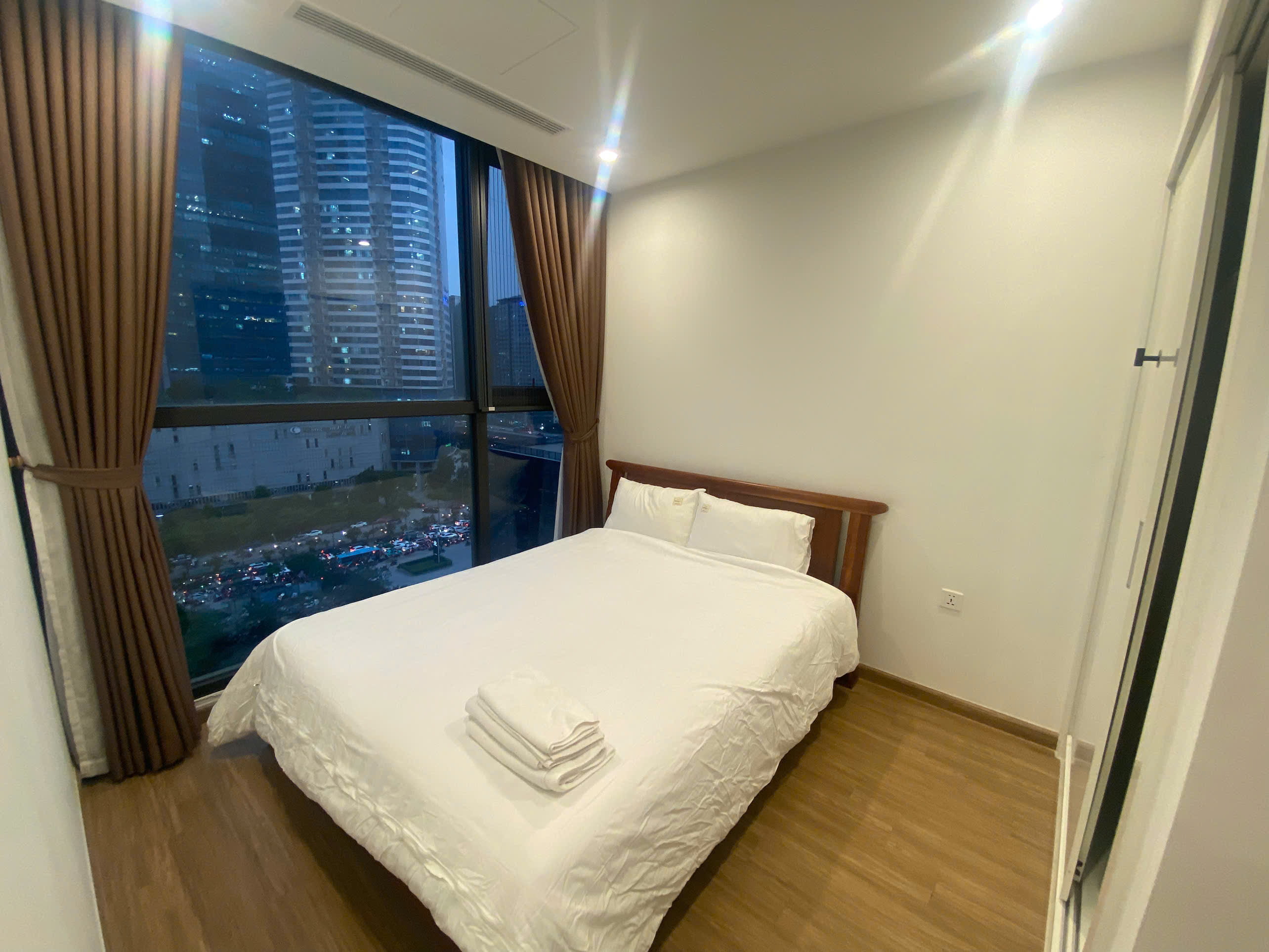 Cho thuê căn hộ cao cấp Vinhomes Skylake – 100m², 2N2VS, tầng cao Phạm Hùng, Hà Nội