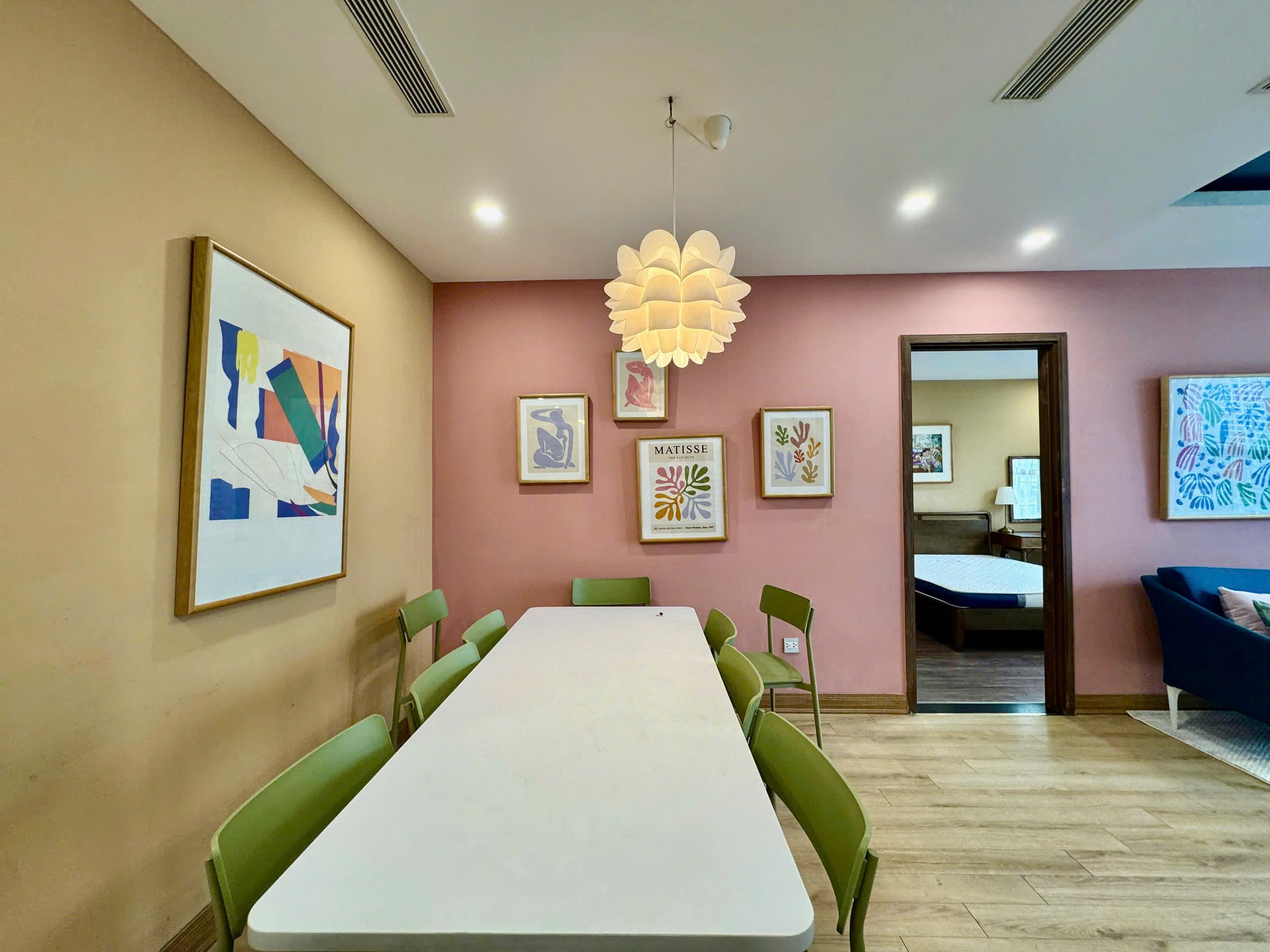 Cho thuê căn hộ cao cấp 2 phòng ngủ ở Sunshine Ciputra