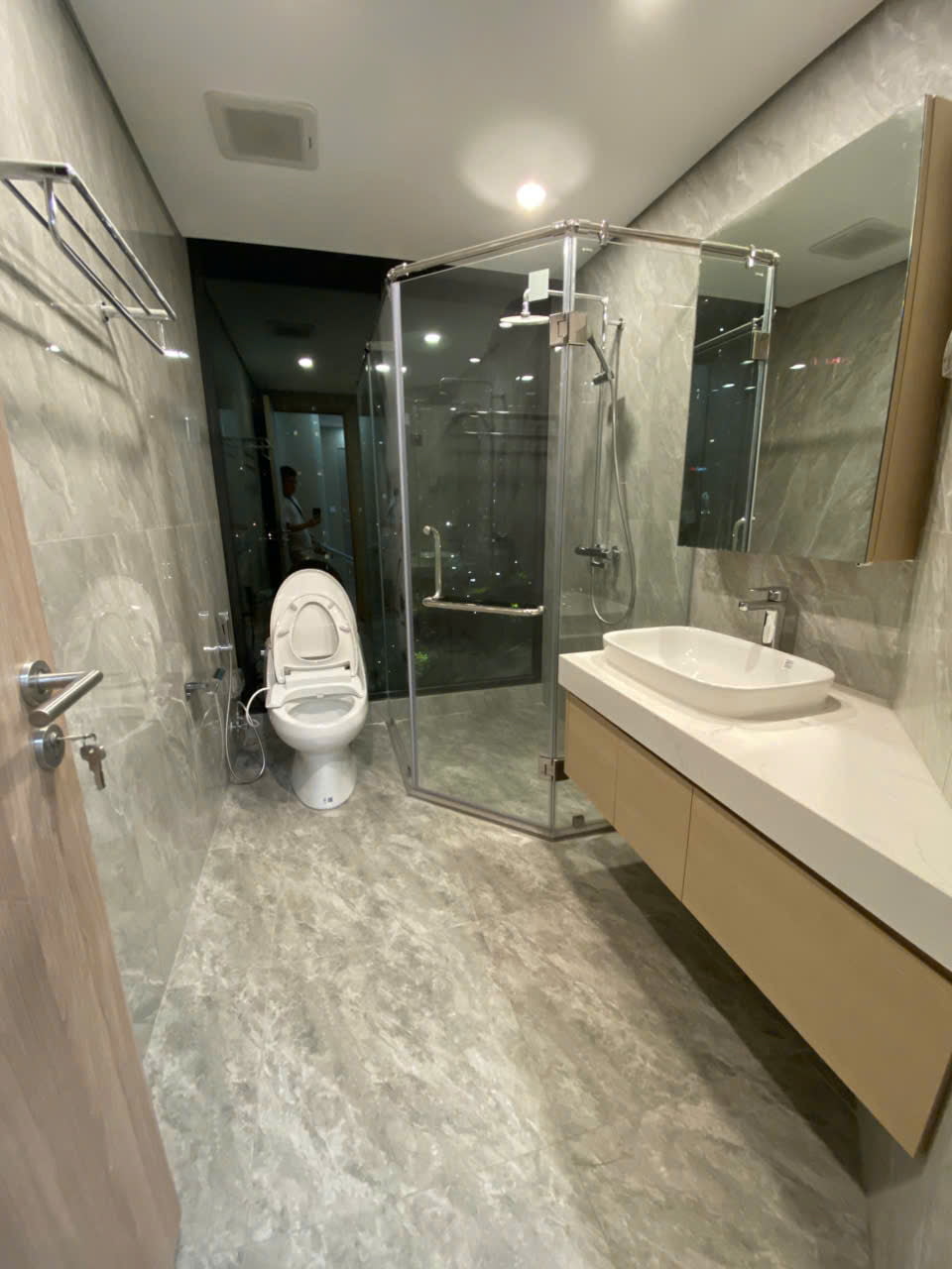 Cho thuê căn hộ 2 ngủ tại tòa Westlake Tây Hồ