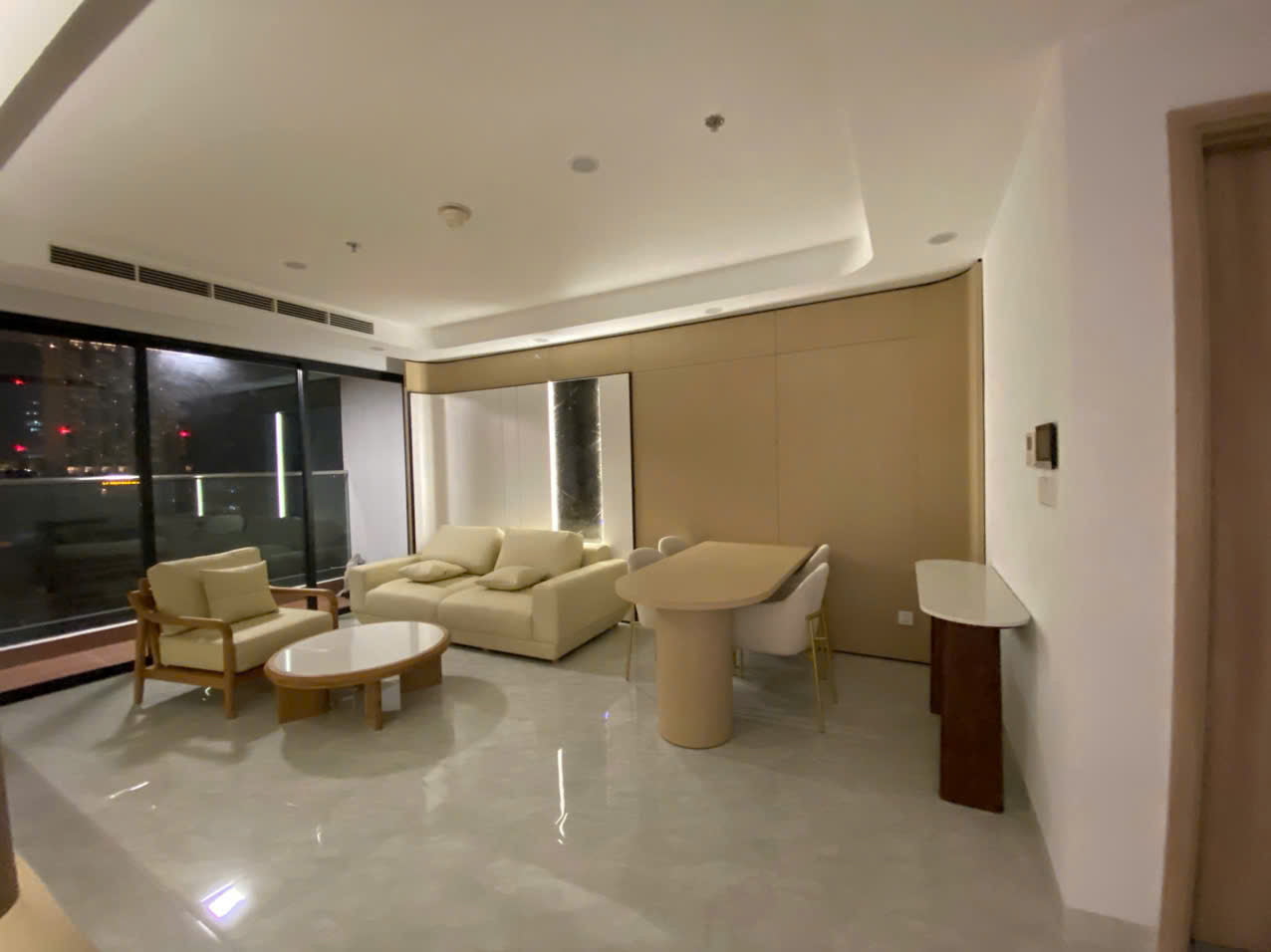 Cho thuê căn hộ 2 ngủ tại tòa Westlake Tây Hồ