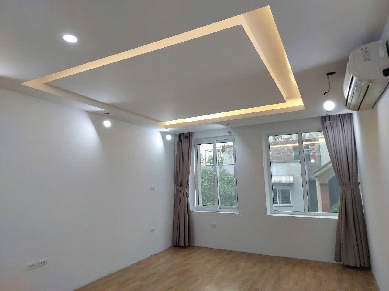Cho thuê mặt bằng kinh doanh, sàn văn phòng mới trong tòa nhà tại 80 Trung Kính
